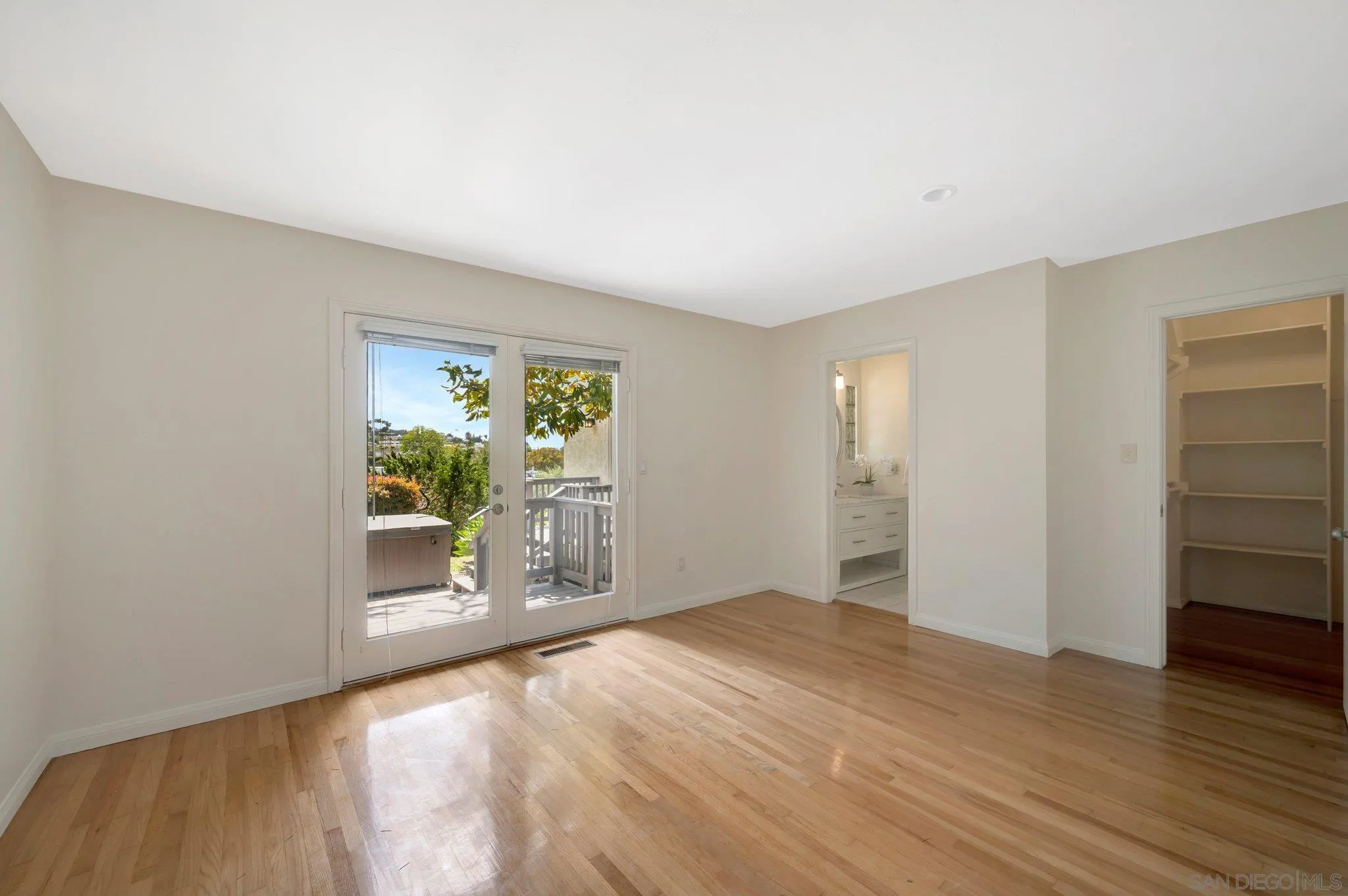 La Jolla, California 92037, United States, 4 Bedrooms Bedrooms, ,3 BathroomsBathrooms,Residential,Active,128238