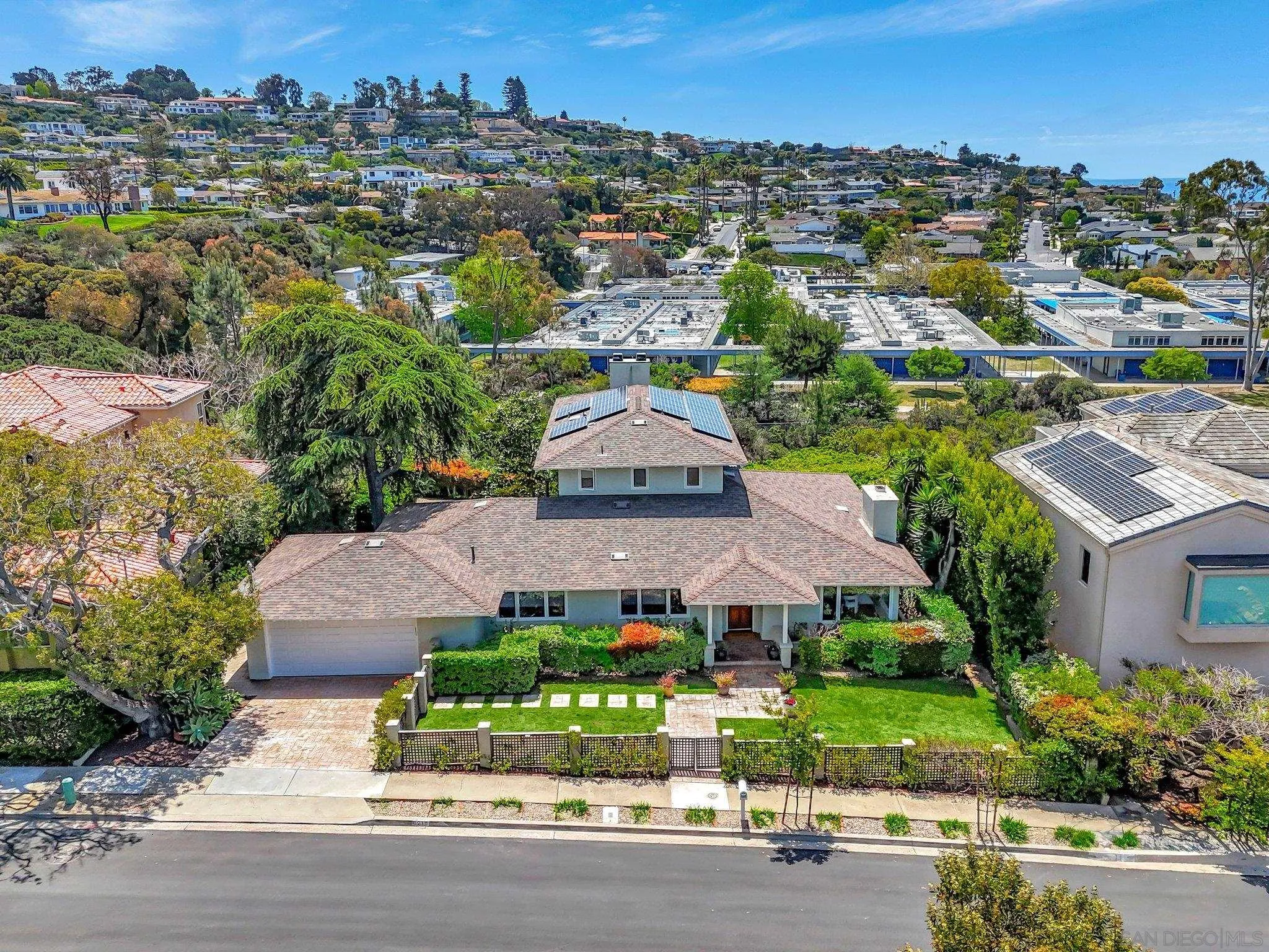 La Jolla, California 92037, United States, 4 Bedrooms Bedrooms, ,3 BathroomsBathrooms,Residential,Active,128238