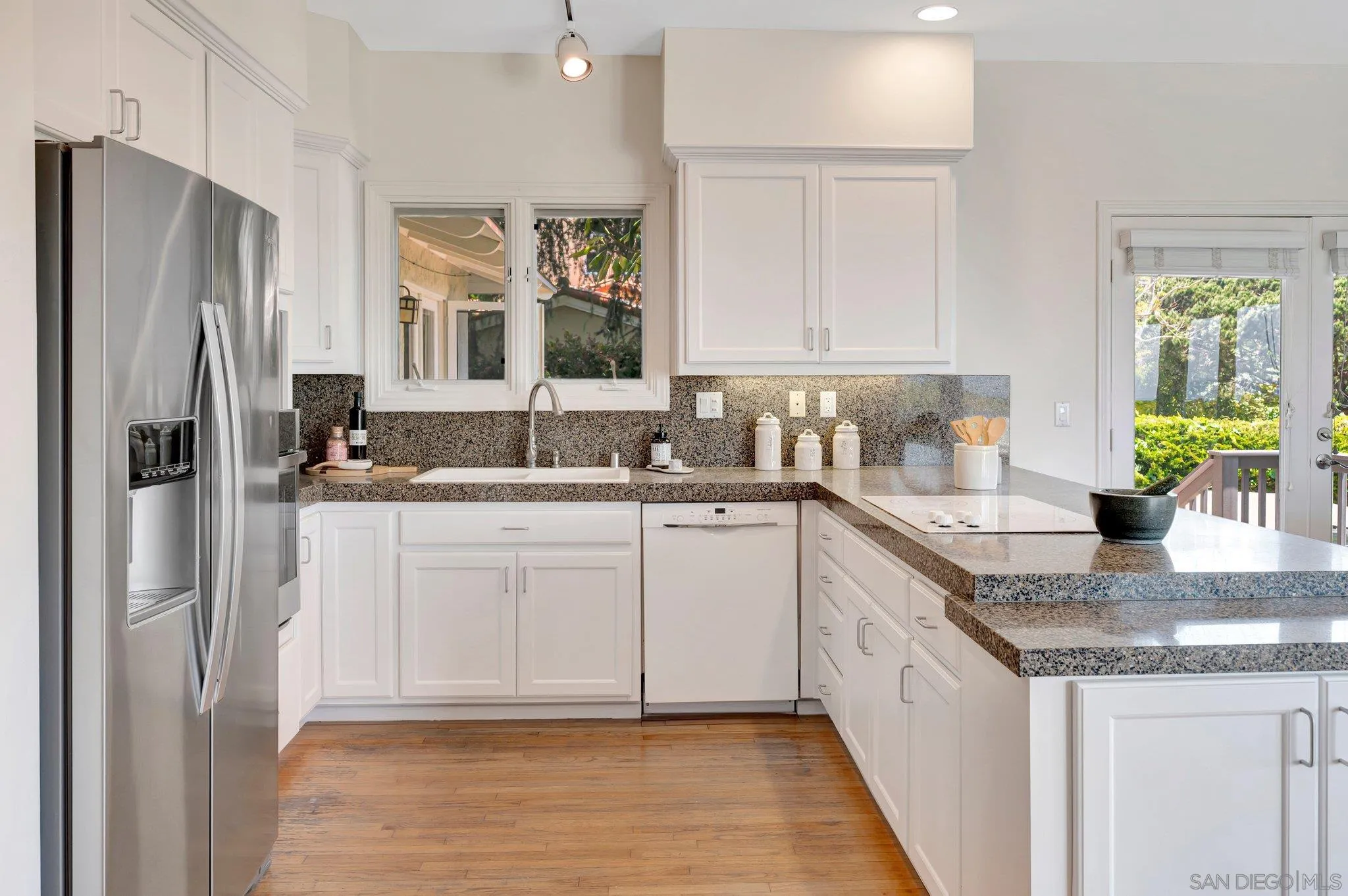 La Jolla, California 92037, United States, 4 Bedrooms Bedrooms, ,3 BathroomsBathrooms,Residential,Active,128238