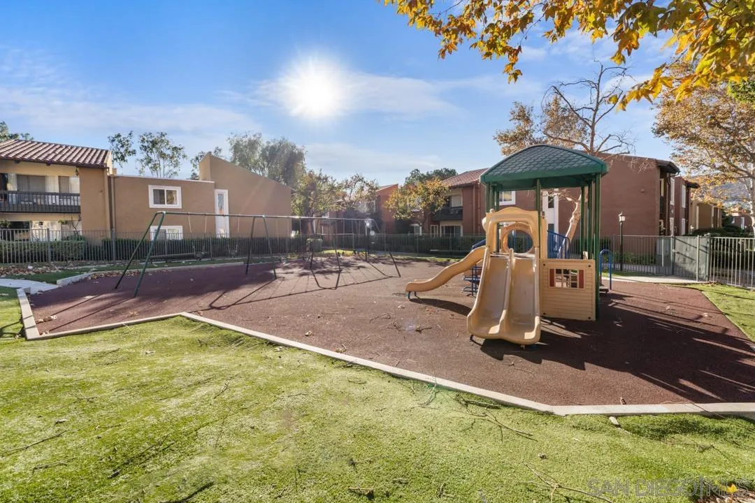 San Diego, California 92127, United States, 3 Bedrooms Bedrooms, ,2 BathroomsBathrooms,Residential,Pending,76825