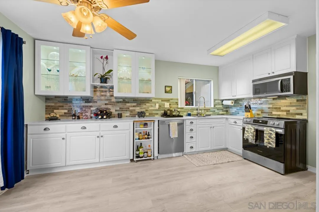 San Diego, California 92127, United States, 3 Bedrooms Bedrooms, ,2 BathroomsBathrooms,Residential,Pending,76825