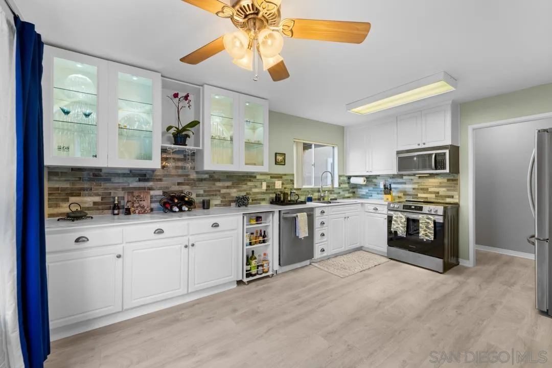 San Diego, California 92127, United States, 3 Bedrooms Bedrooms, ,2 BathroomsBathrooms,Residential,Pending,76825