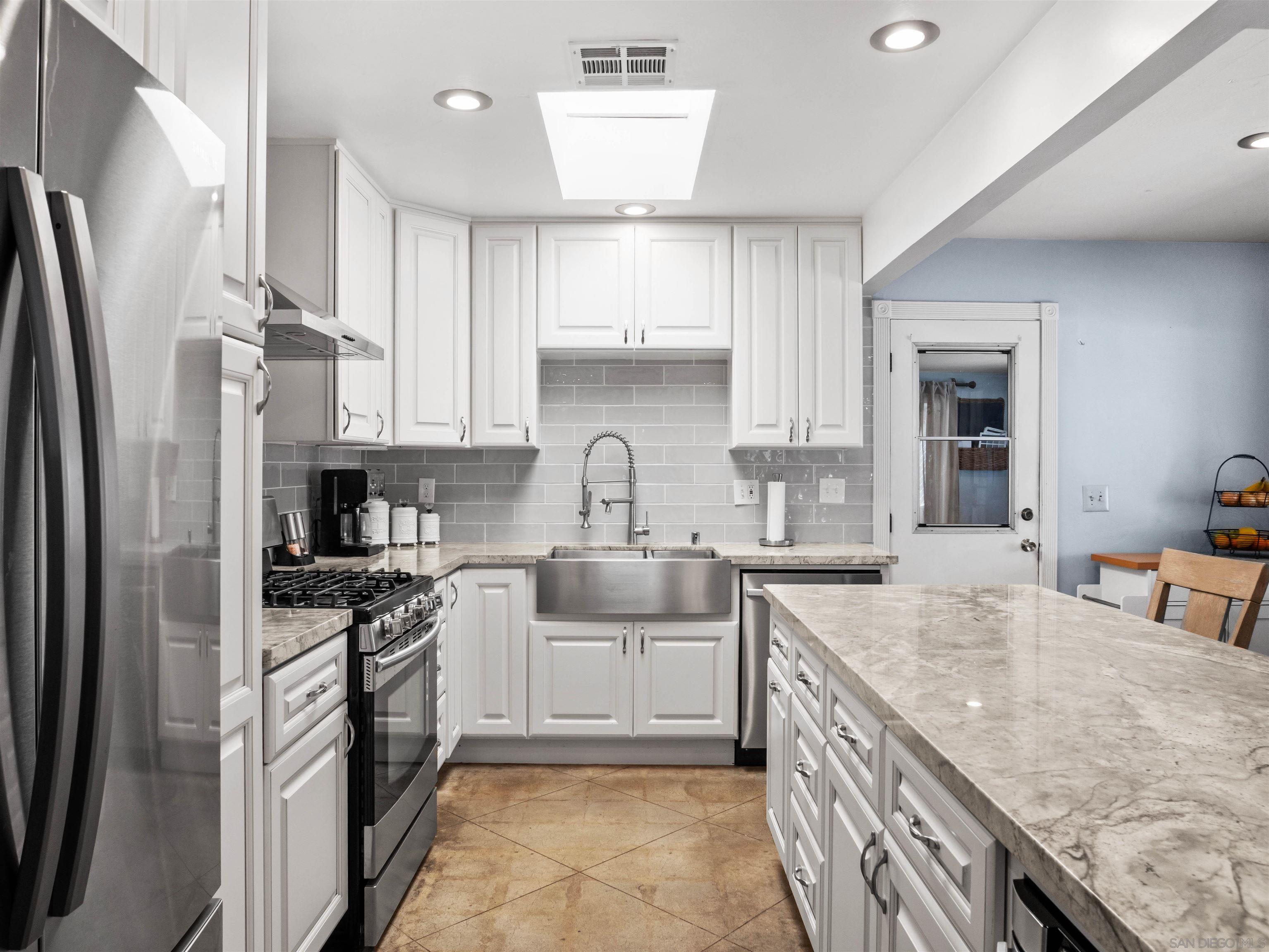 9422 Marilla Dr