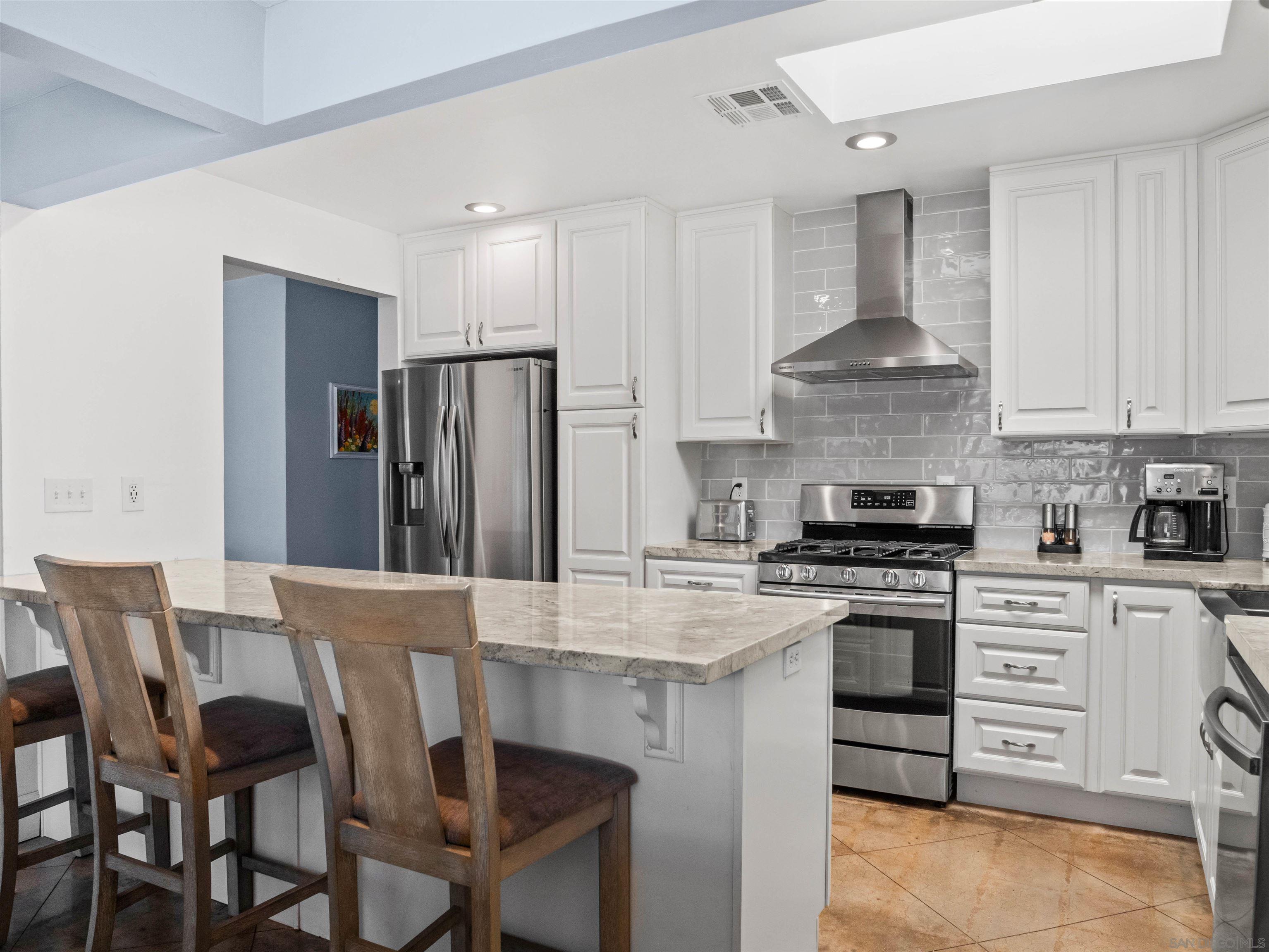 9422 Marilla Dr