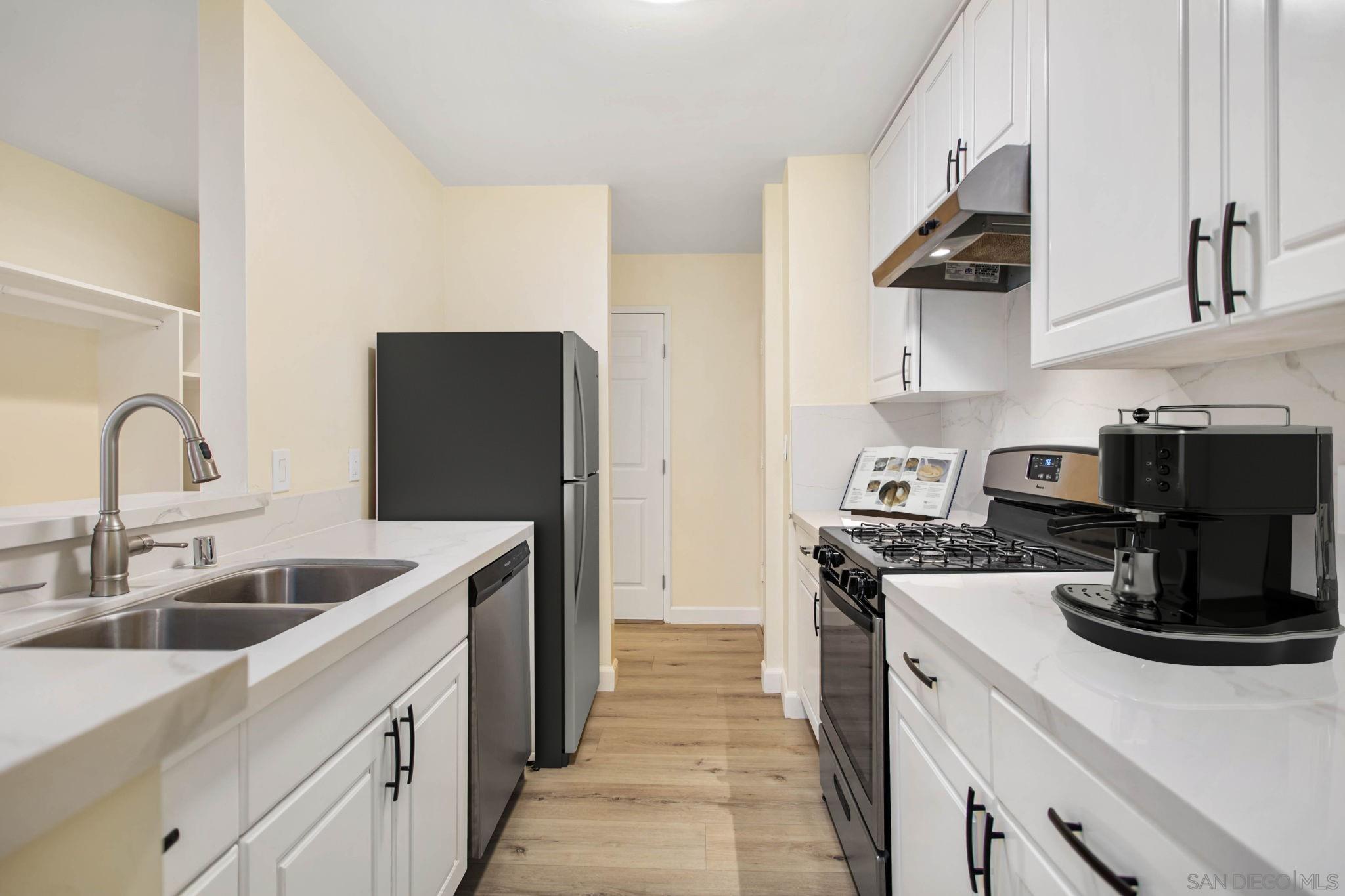 1621 Hotel Cir S E324