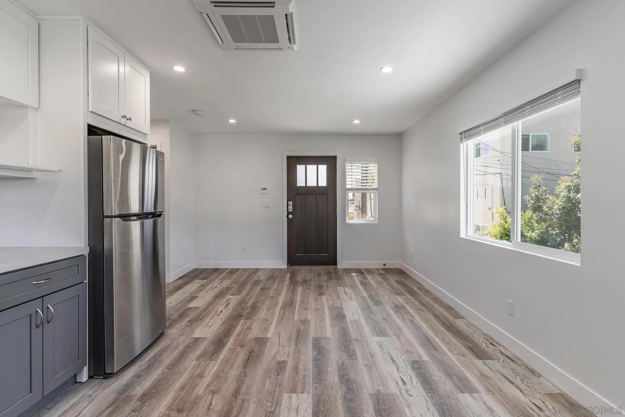 San Diego, California 92109, United States, 4 Bedrooms Bedrooms, ,3 BathroomsBathrooms,Residential,Pending,118568