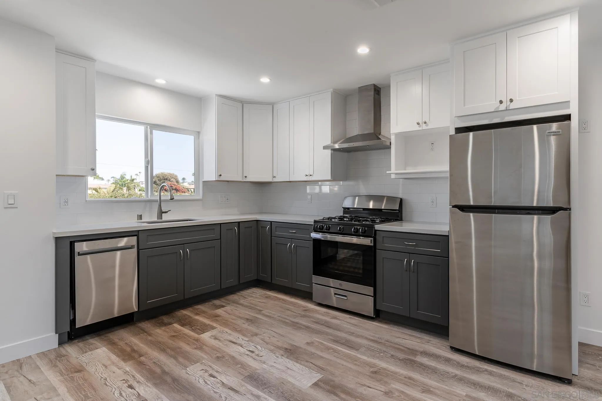 San Diego, California 92109, United States, 4 Bedrooms Bedrooms, ,3 BathroomsBathrooms,Residential,Pending,118568