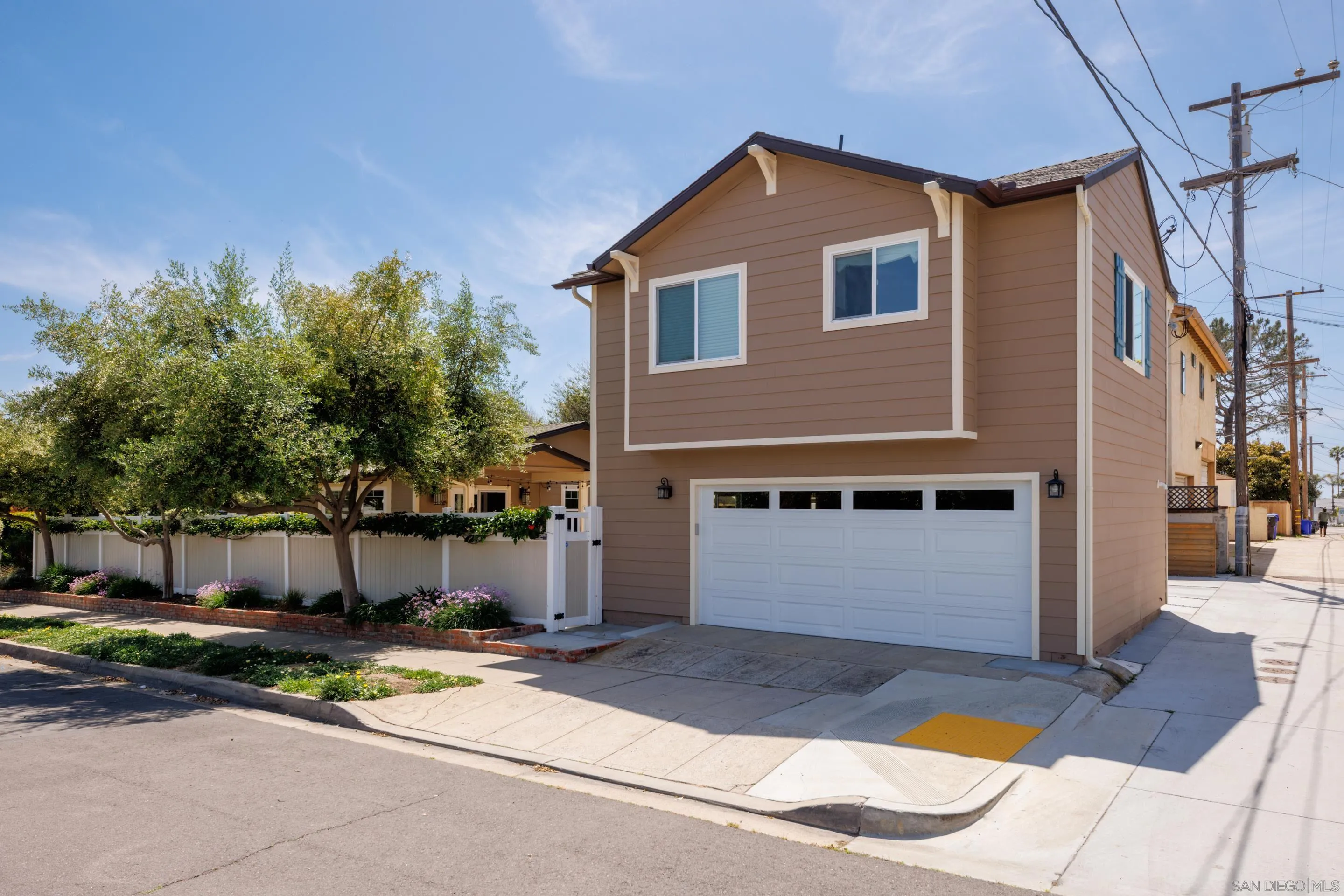 San Diego, California 92109, United States, 4 Bedrooms Bedrooms, ,3 BathroomsBathrooms,Residential,Pending,118568