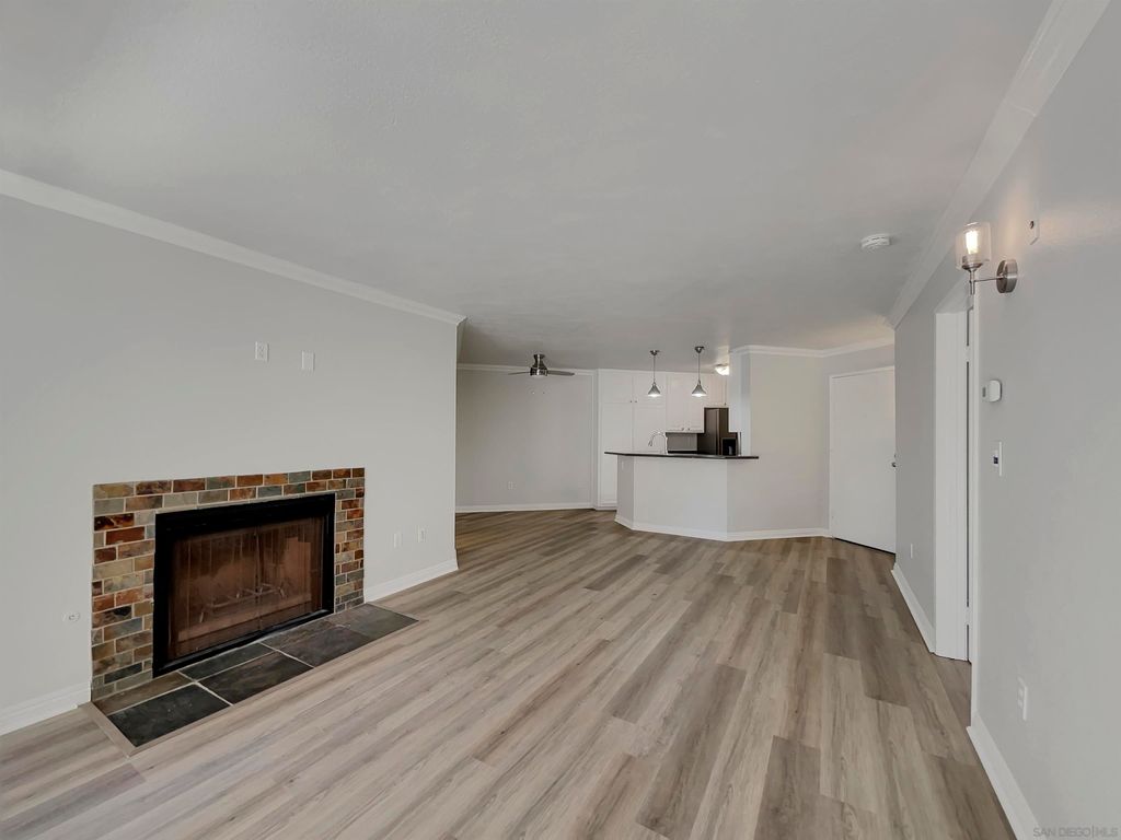 listing image 0