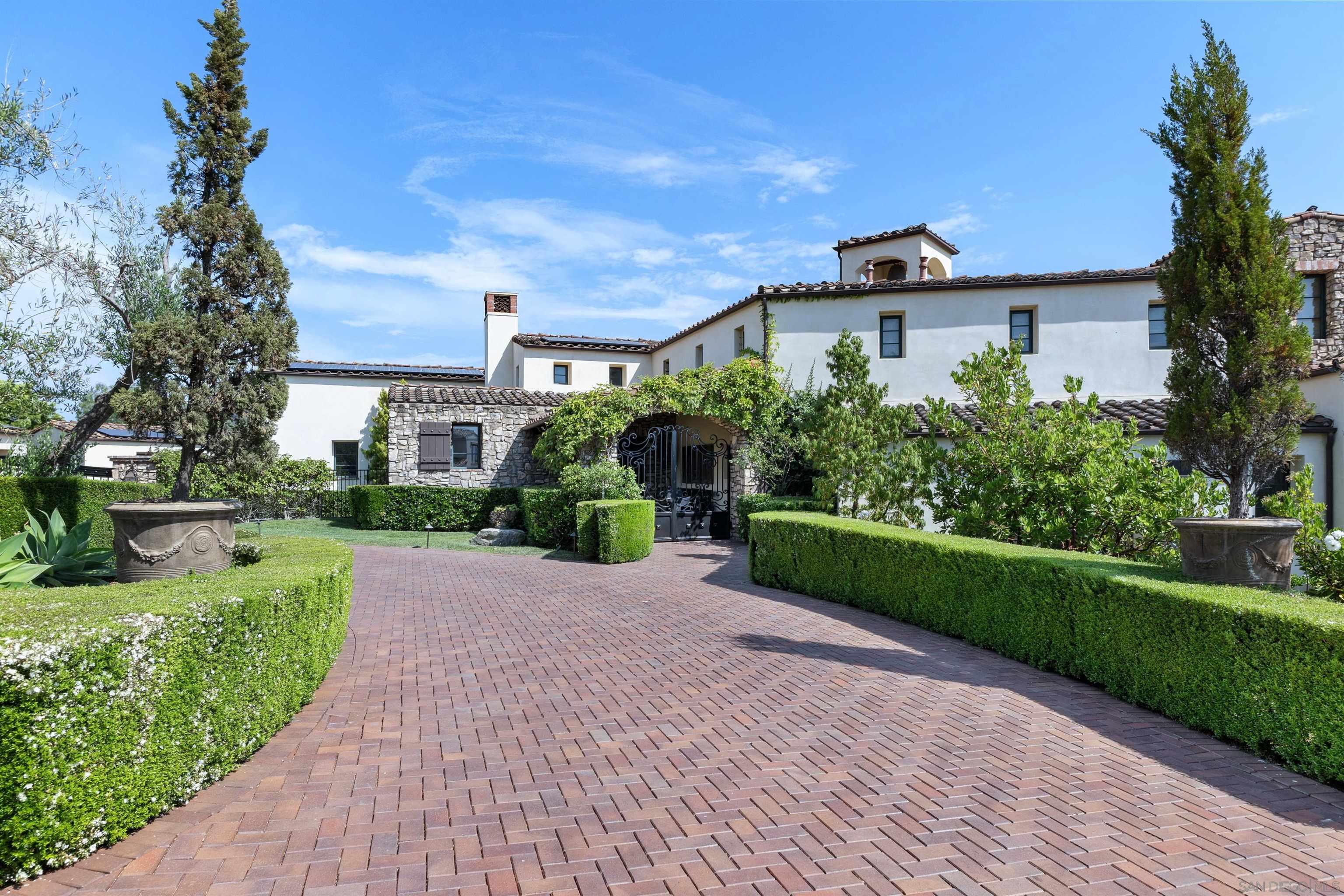 8325 Santaluz Pointe