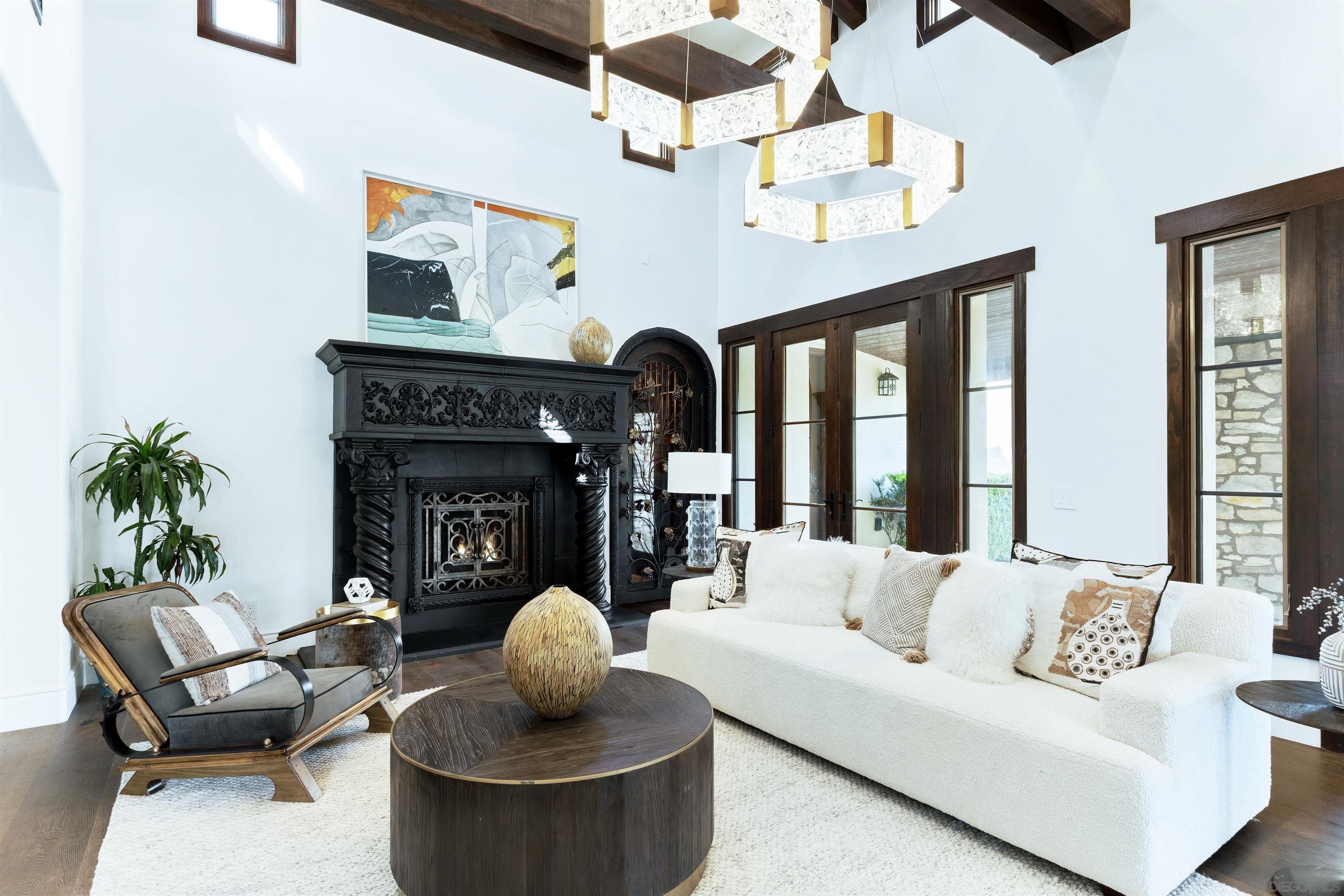 8325 Santaluz Pointe