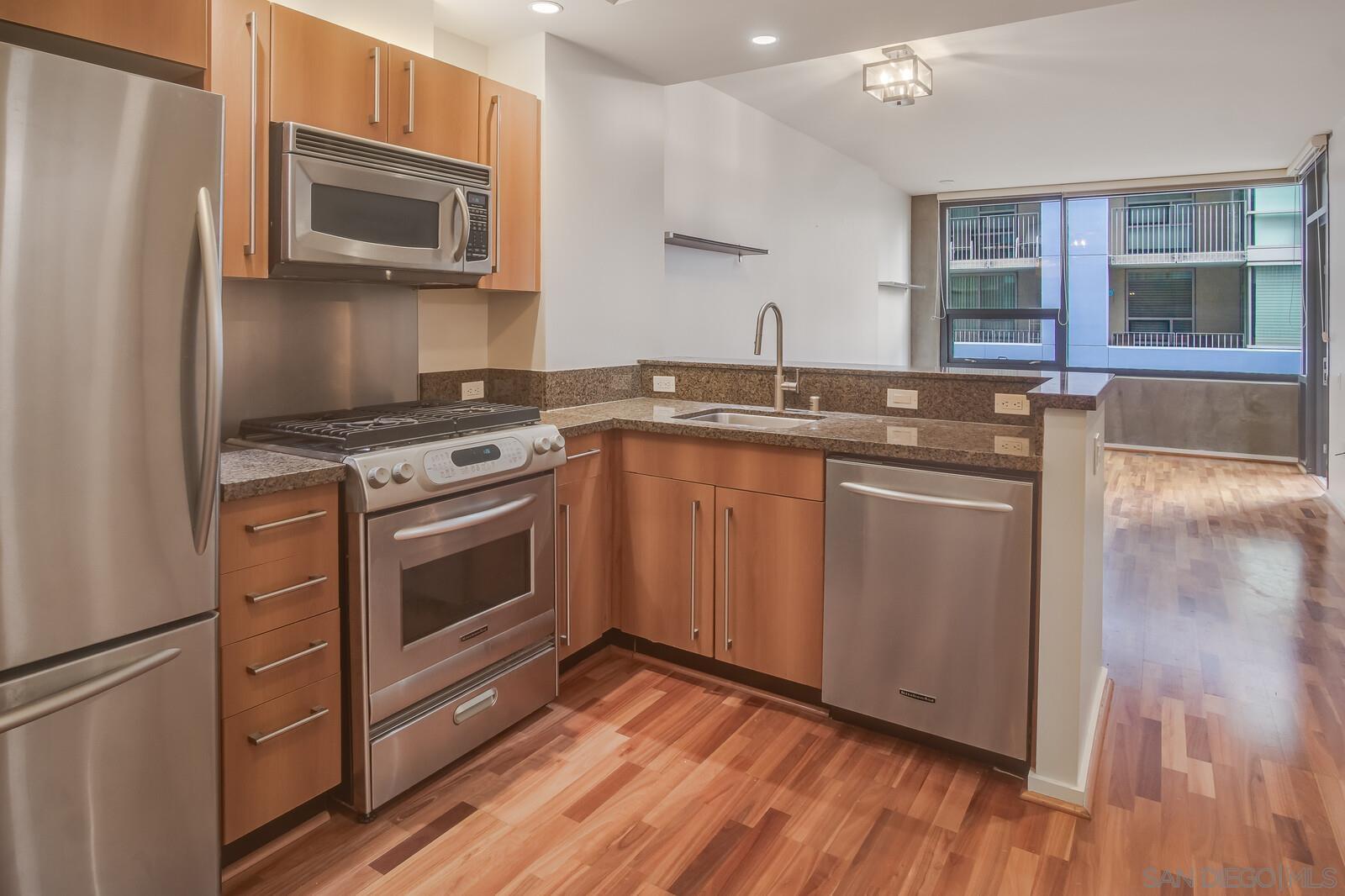 350 11th Ave 428