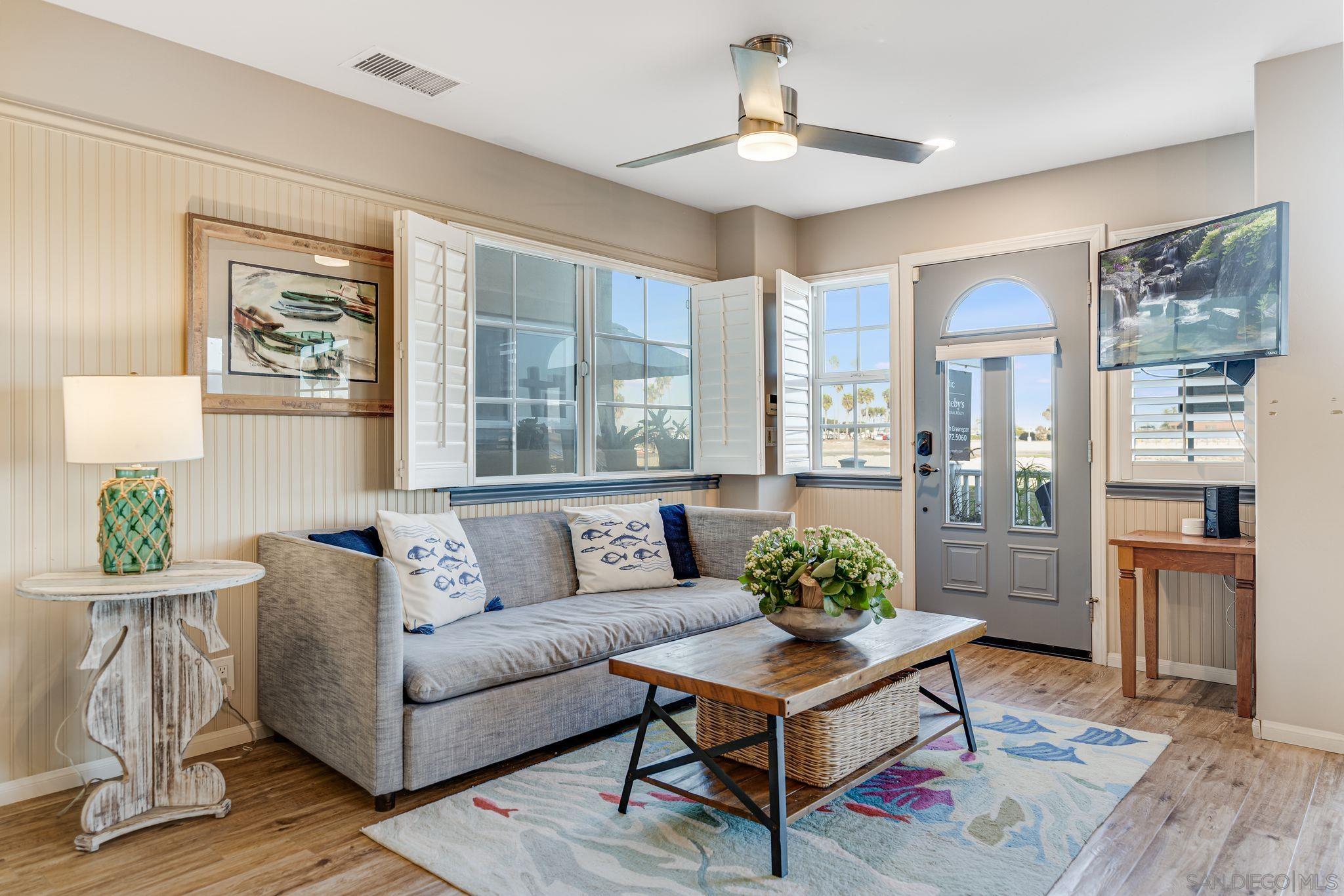 3656 Bayside Walk
