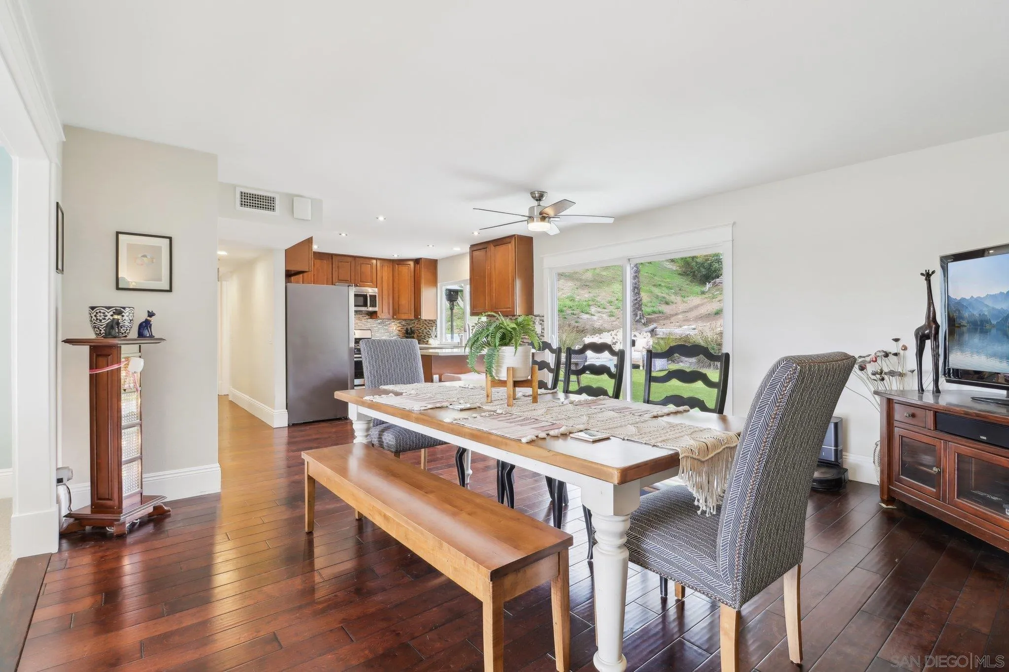 Carlsbad, California 92008, United States, 4 Bedrooms Bedrooms, ,3 BathroomsBathrooms,Residential,Active,83243