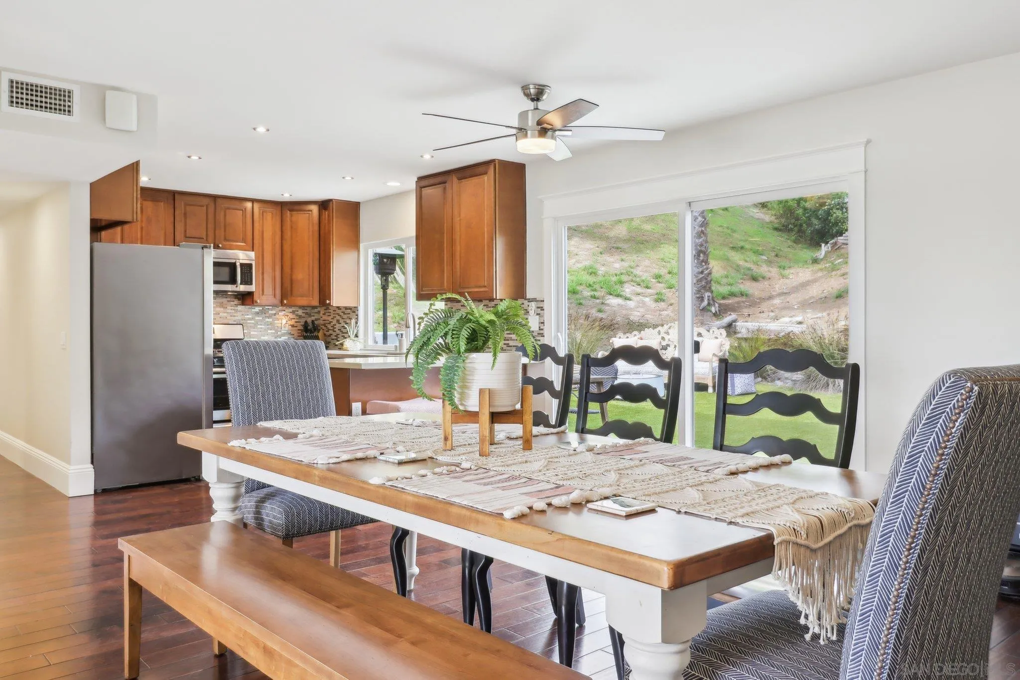 Carlsbad, California 92008, United States, 4 Bedrooms Bedrooms, ,3 BathroomsBathrooms,Residential,Active,83243