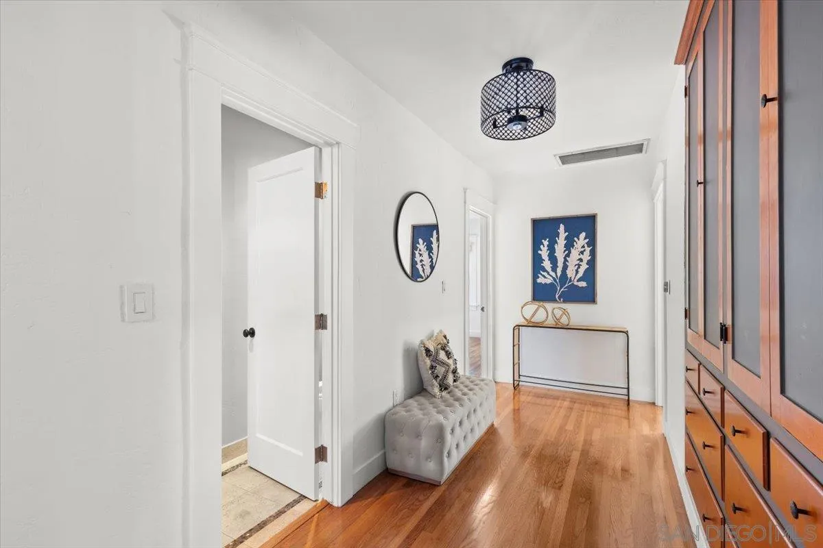 San Diego, California 92106, United States, 4 Bedrooms Bedrooms, ,4 BathroomsBathrooms,Residential,Pending,142204