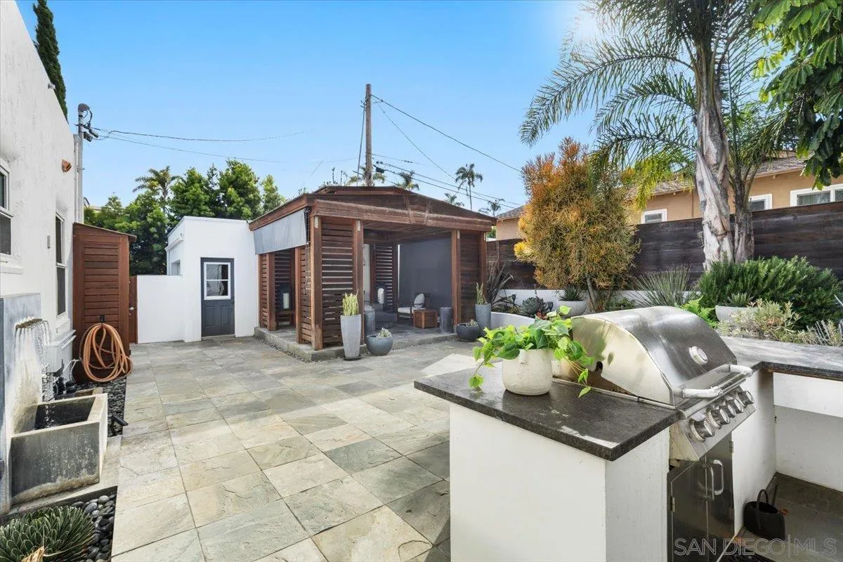 San Diego, California 92106, United States, 4 Bedrooms Bedrooms, ,4 BathroomsBathrooms,Residential,Pending,142204