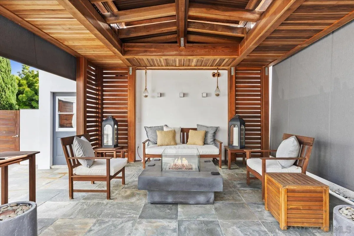 San Diego, California 92106, United States, 4 Bedrooms Bedrooms, ,4 BathroomsBathrooms,Residential,Pending,142204