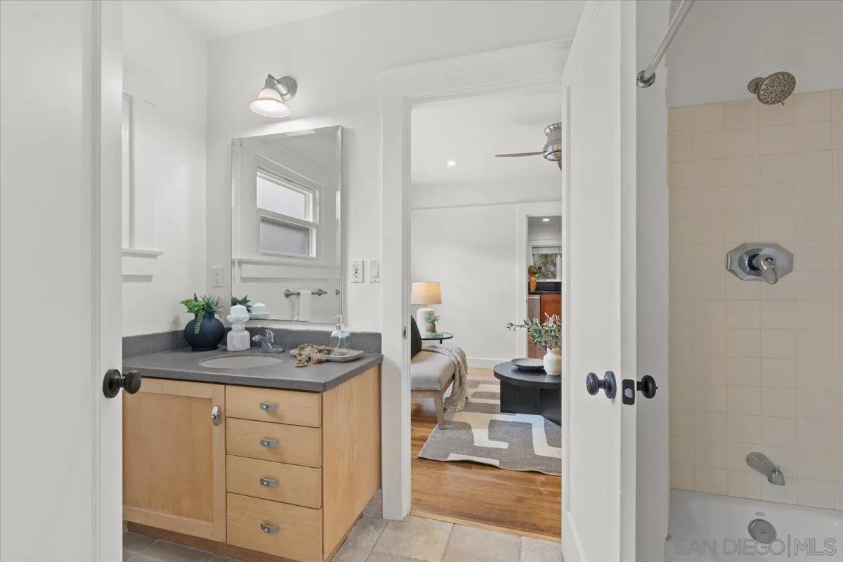 San Diego, California 92106, United States, 4 Bedrooms Bedrooms, ,4 BathroomsBathrooms,Residential,Pending,142204