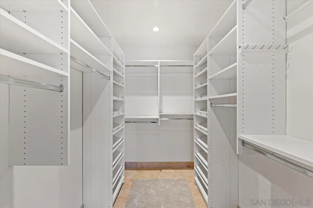 San Diego, California 92106, United States, 4 Bedrooms Bedrooms, ,4 BathroomsBathrooms,Residential,Pending,142204