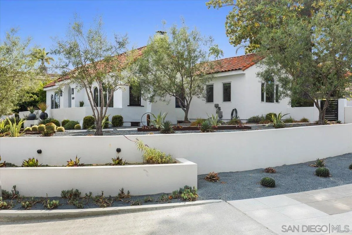 San Diego, California 92106, United States, 4 Bedrooms Bedrooms, ,4 BathroomsBathrooms,Residential,Pending,142204