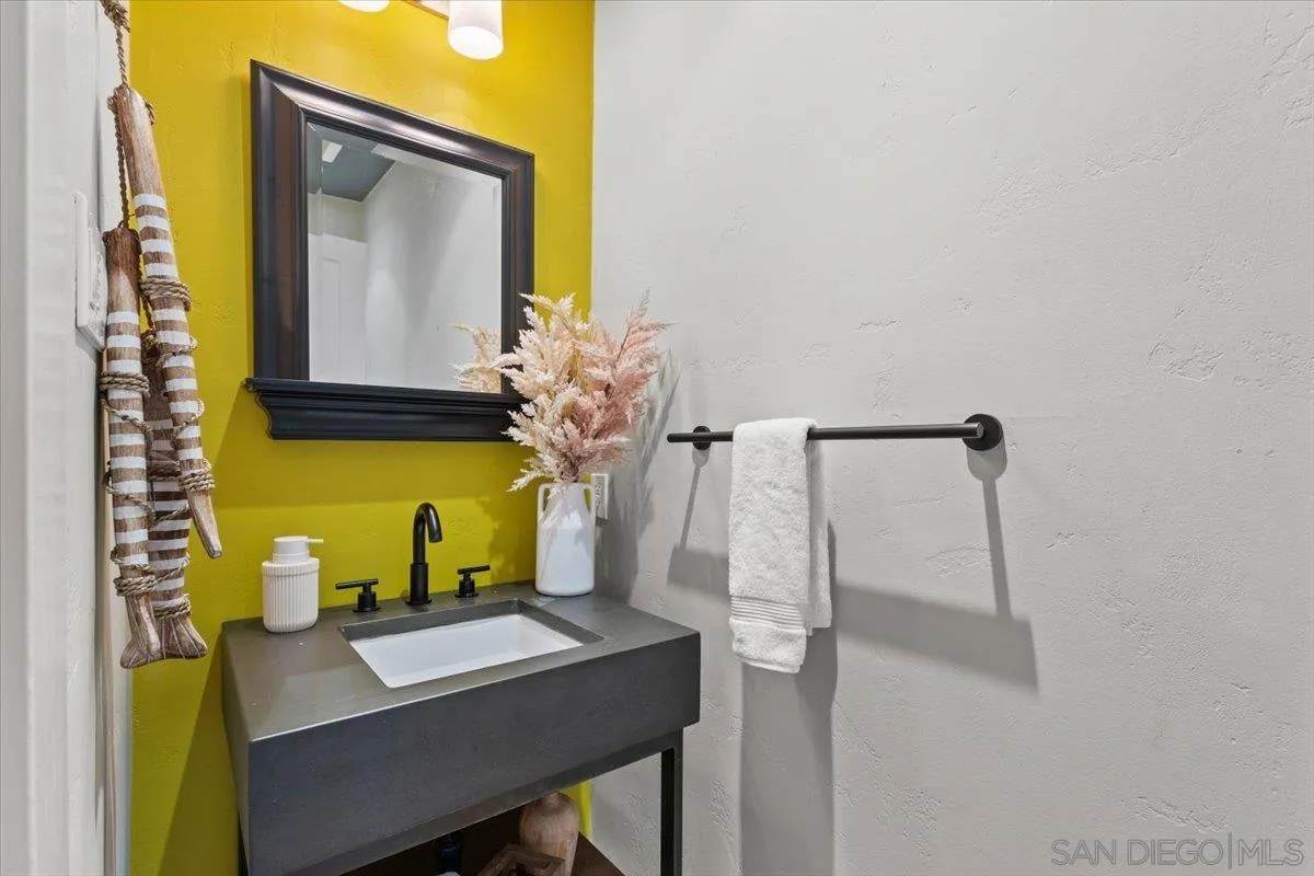 San Diego, California 92106, United States, 4 Bedrooms Bedrooms, ,4 BathroomsBathrooms,Residential,Pending,142204