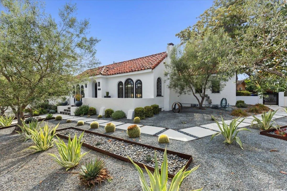 San Diego, California 92106, United States, 4 Bedrooms Bedrooms, ,4 BathroomsBathrooms,Residential,Pending,142204