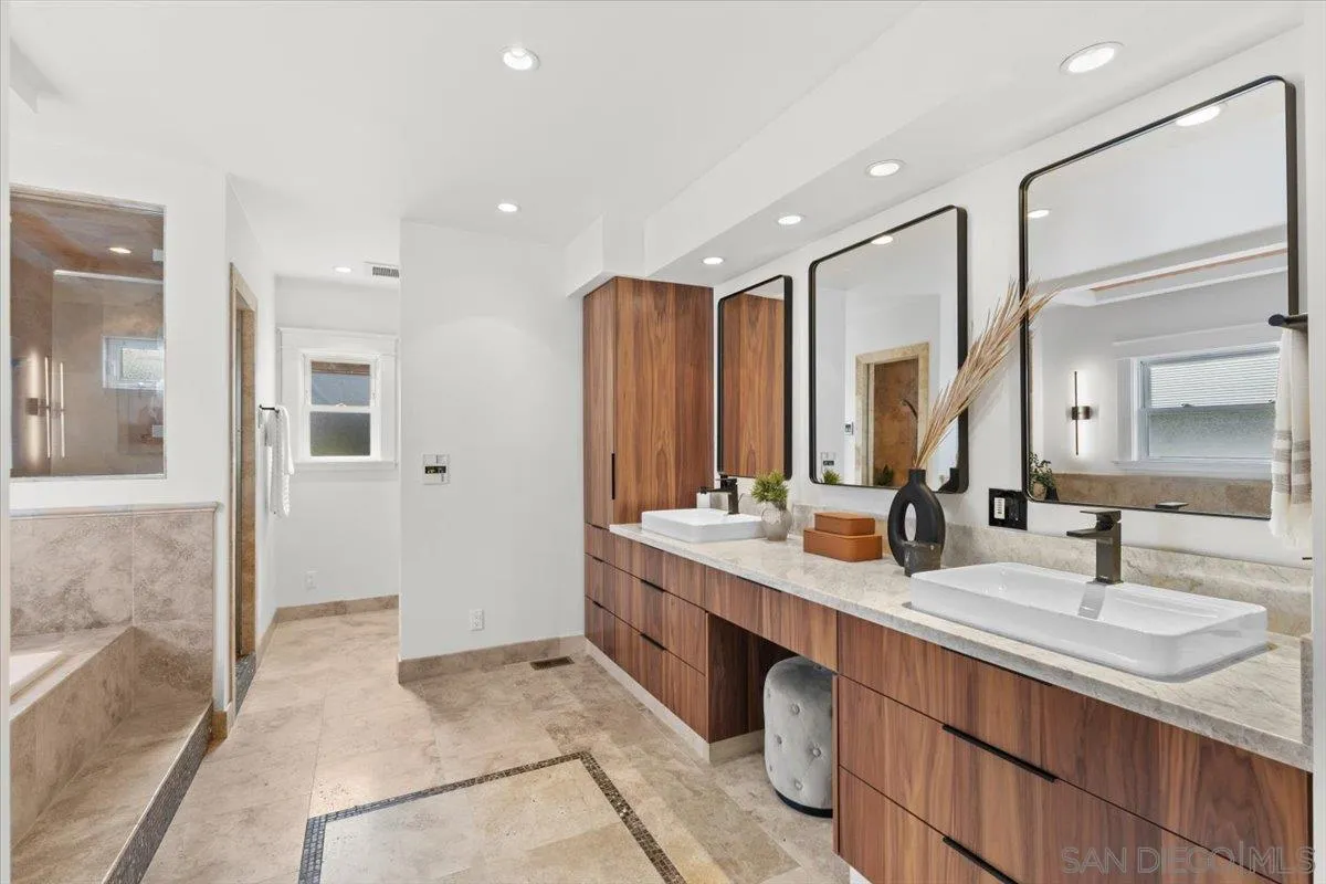 San Diego, California 92106, United States, 4 Bedrooms Bedrooms, ,4 BathroomsBathrooms,Residential,Pending,142204