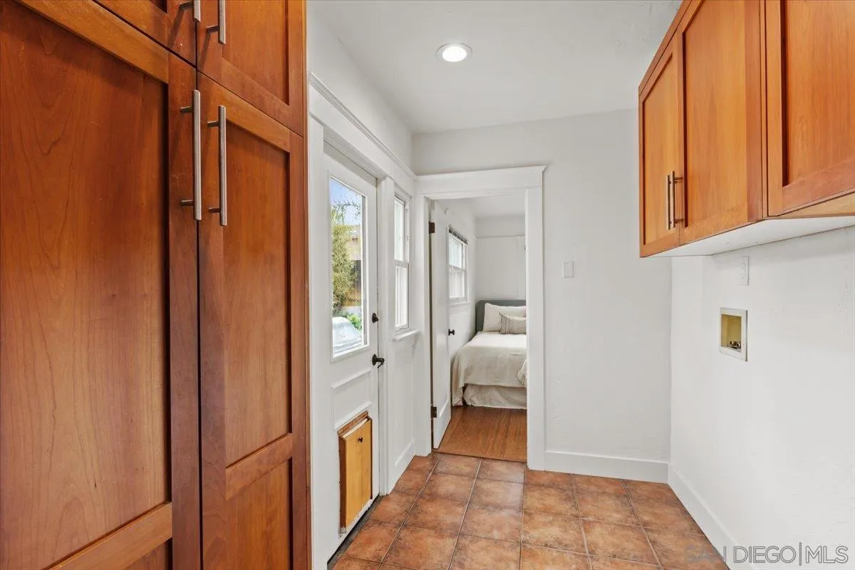 San Diego, California 92106, United States, 4 Bedrooms Bedrooms, ,4 BathroomsBathrooms,Residential,Pending,142204