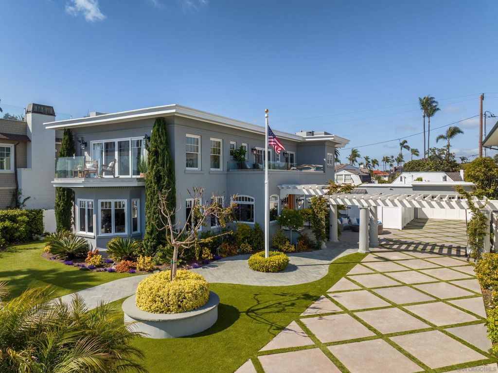 Photo of 535 Ocean Blvd, Coronado, CA 92118 (MLS # 250028689)