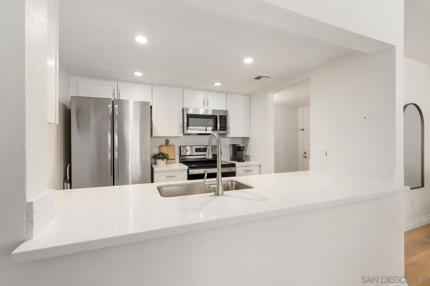 15086 Avenida Venusto 223