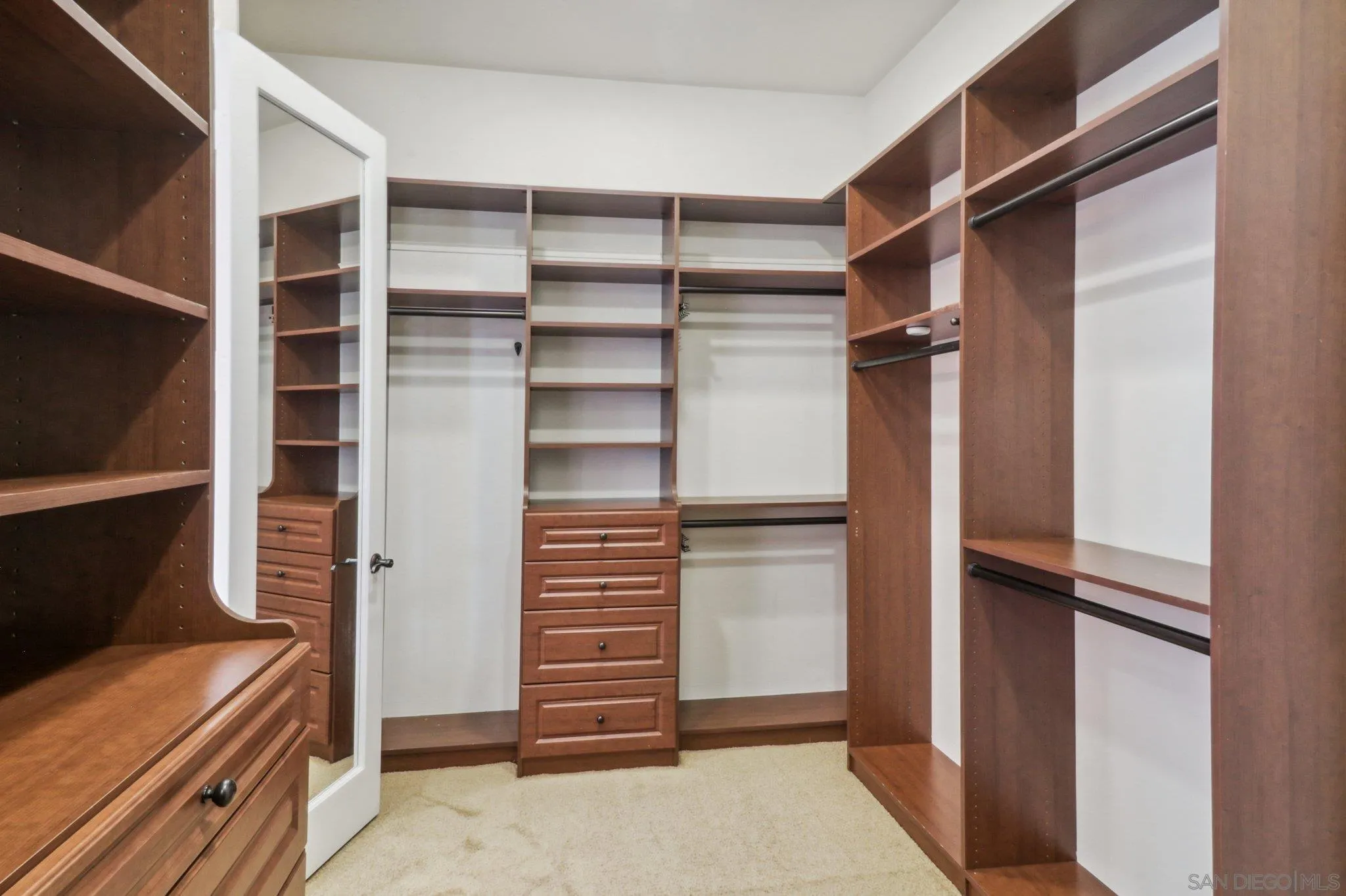 San Diego, California 92128, United States, 5 Bedrooms Bedrooms, ,6 BathroomsBathrooms,Residential,Pending,100441