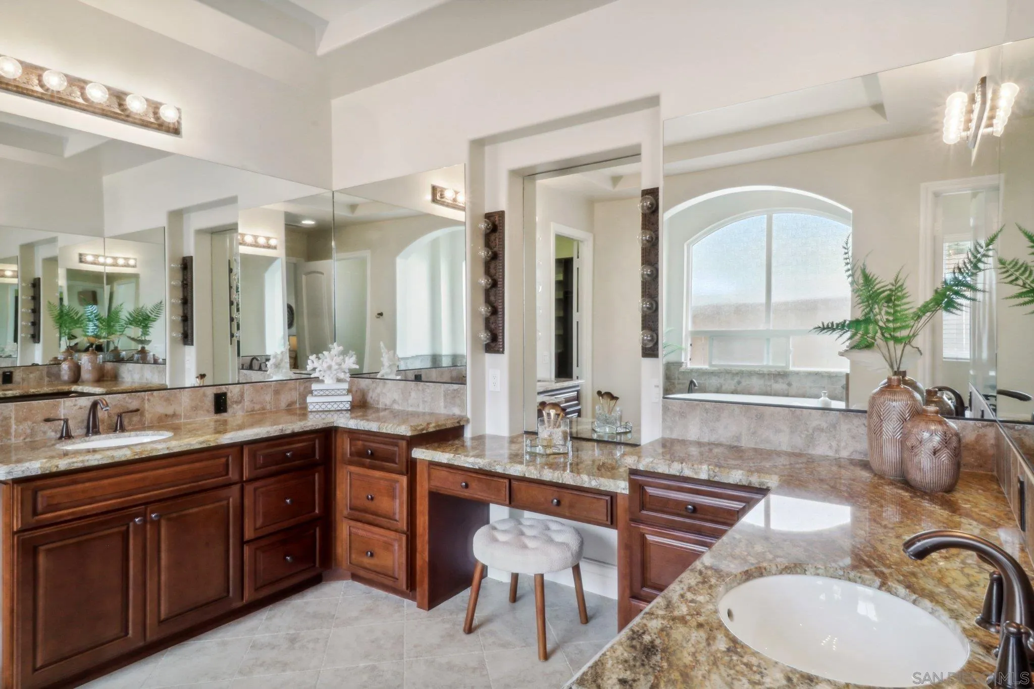 San Diego, California 92128, United States, 5 Bedrooms Bedrooms, ,6 BathroomsBathrooms,Residential,Pending,100441