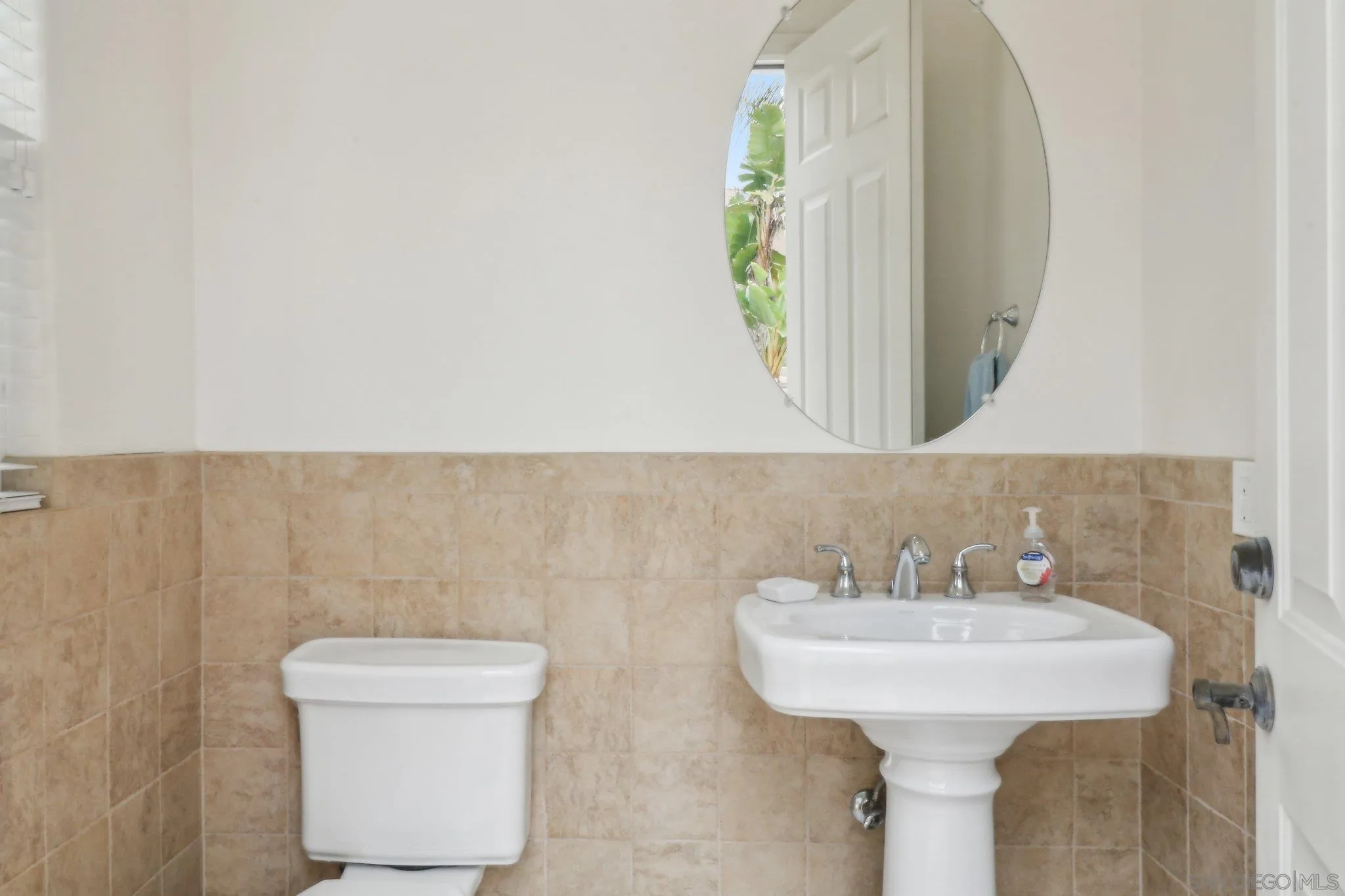 San Diego, California 92128, United States, 5 Bedrooms Bedrooms, ,6 BathroomsBathrooms,Residential,Pending,100441