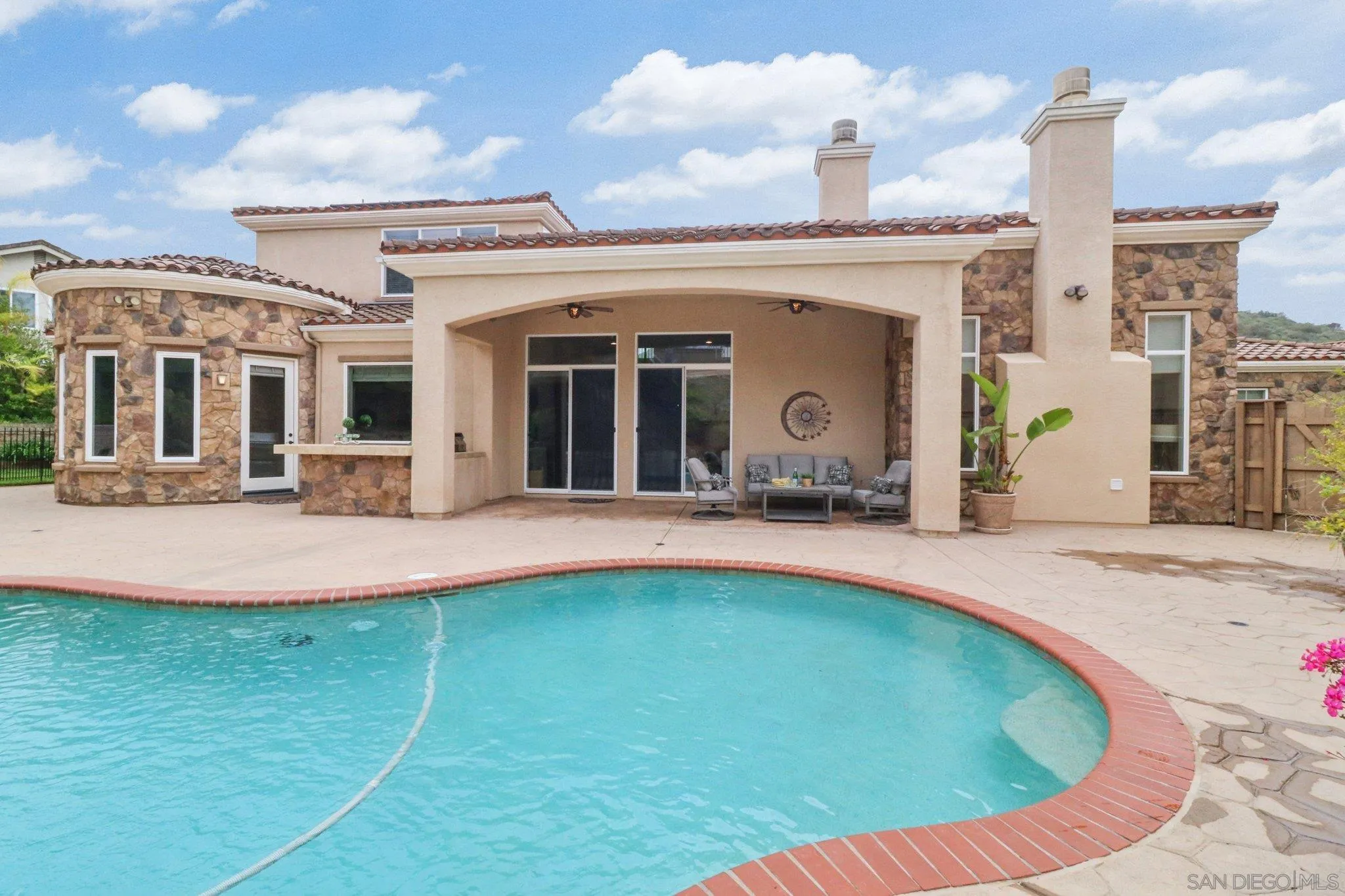 San Diego, California 92128, United States, 5 Bedrooms Bedrooms, ,6 BathroomsBathrooms,Residential,Pending,100441