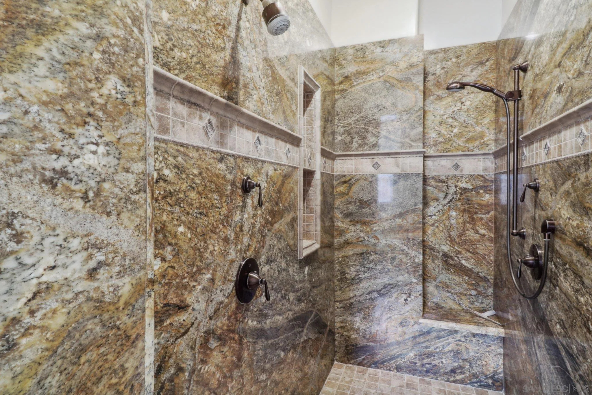 San Diego, California 92128, United States, 5 Bedrooms Bedrooms, ,6 BathroomsBathrooms,Residential,Pending,100441