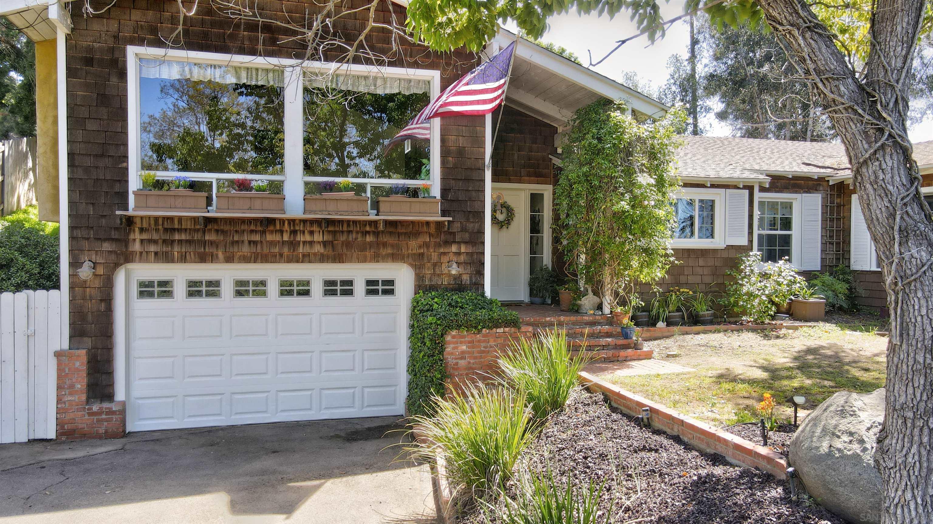 1533 Skyline Lane