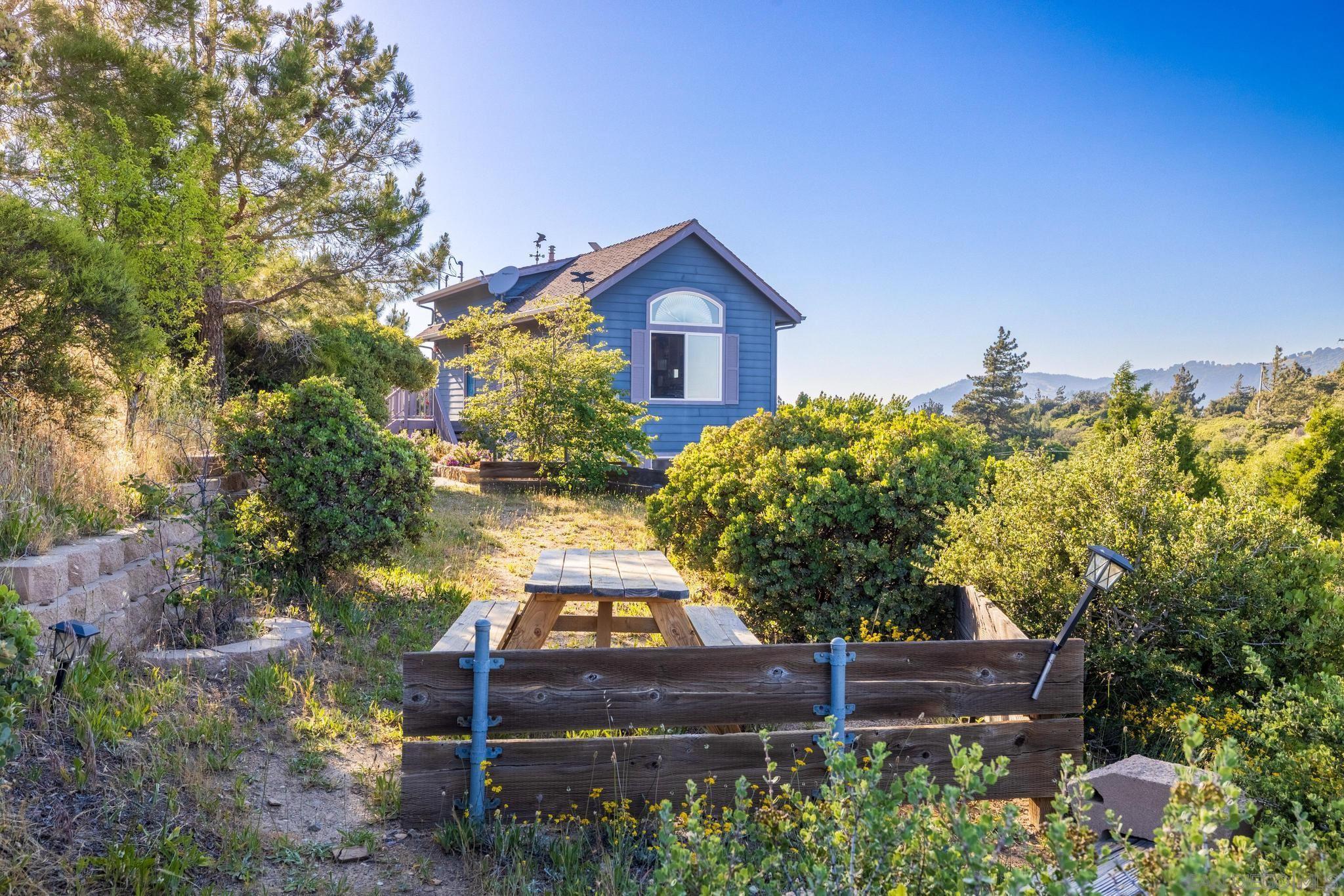 555  Manzanita Dr