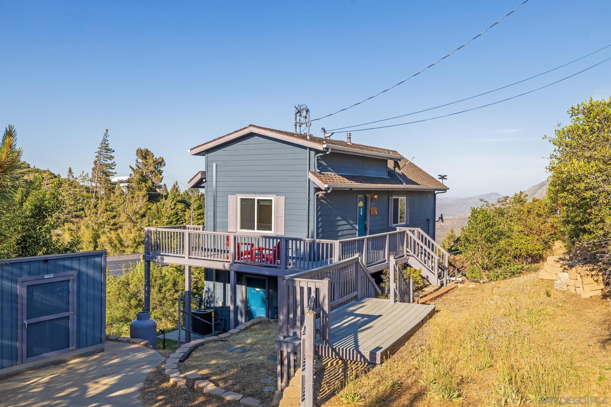 555  Manzanita Dr