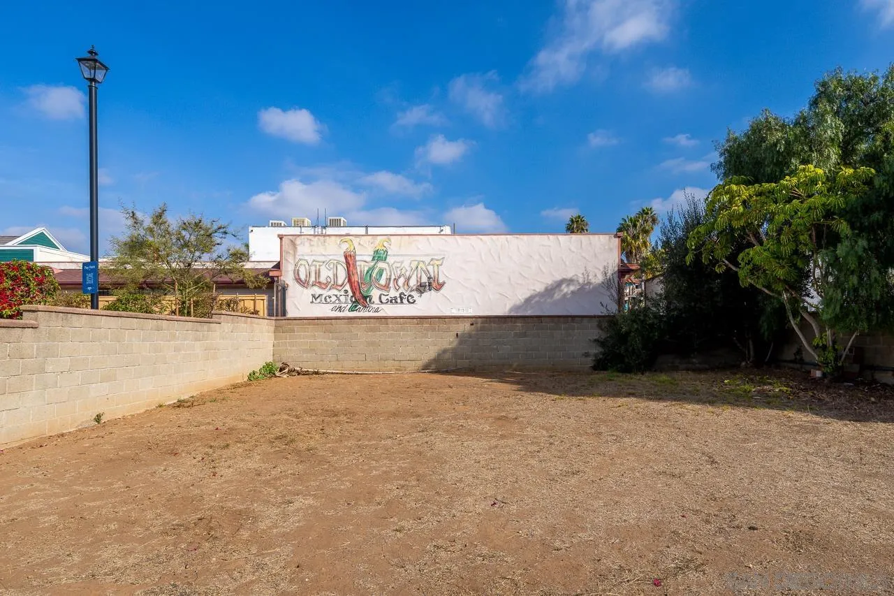 San Diego, California 92110, United States, 2 Bedrooms Bedrooms, ,1 BathroomBathrooms,Residential,Active,21920