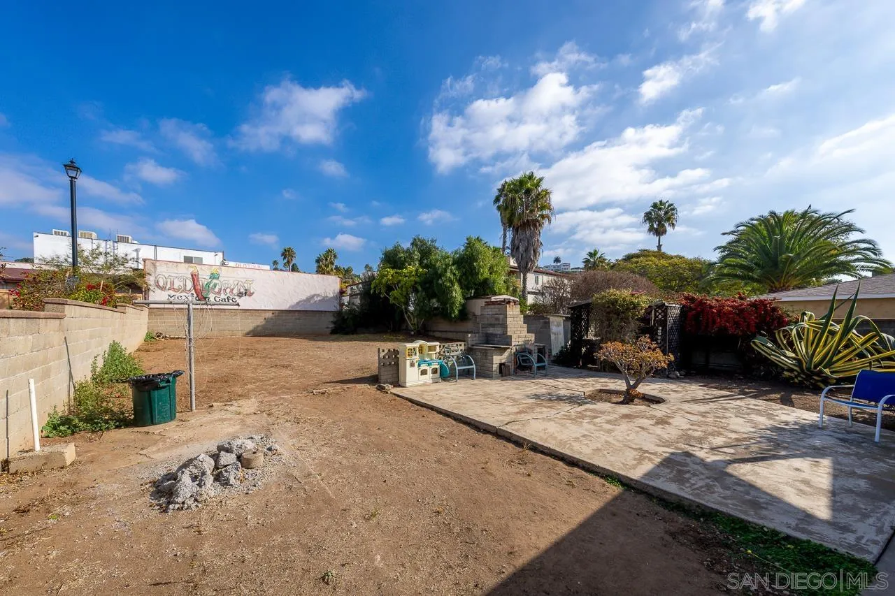 San Diego, California 92110, United States, 2 Bedrooms Bedrooms, ,1 BathroomBathrooms,Residential,Active,21920