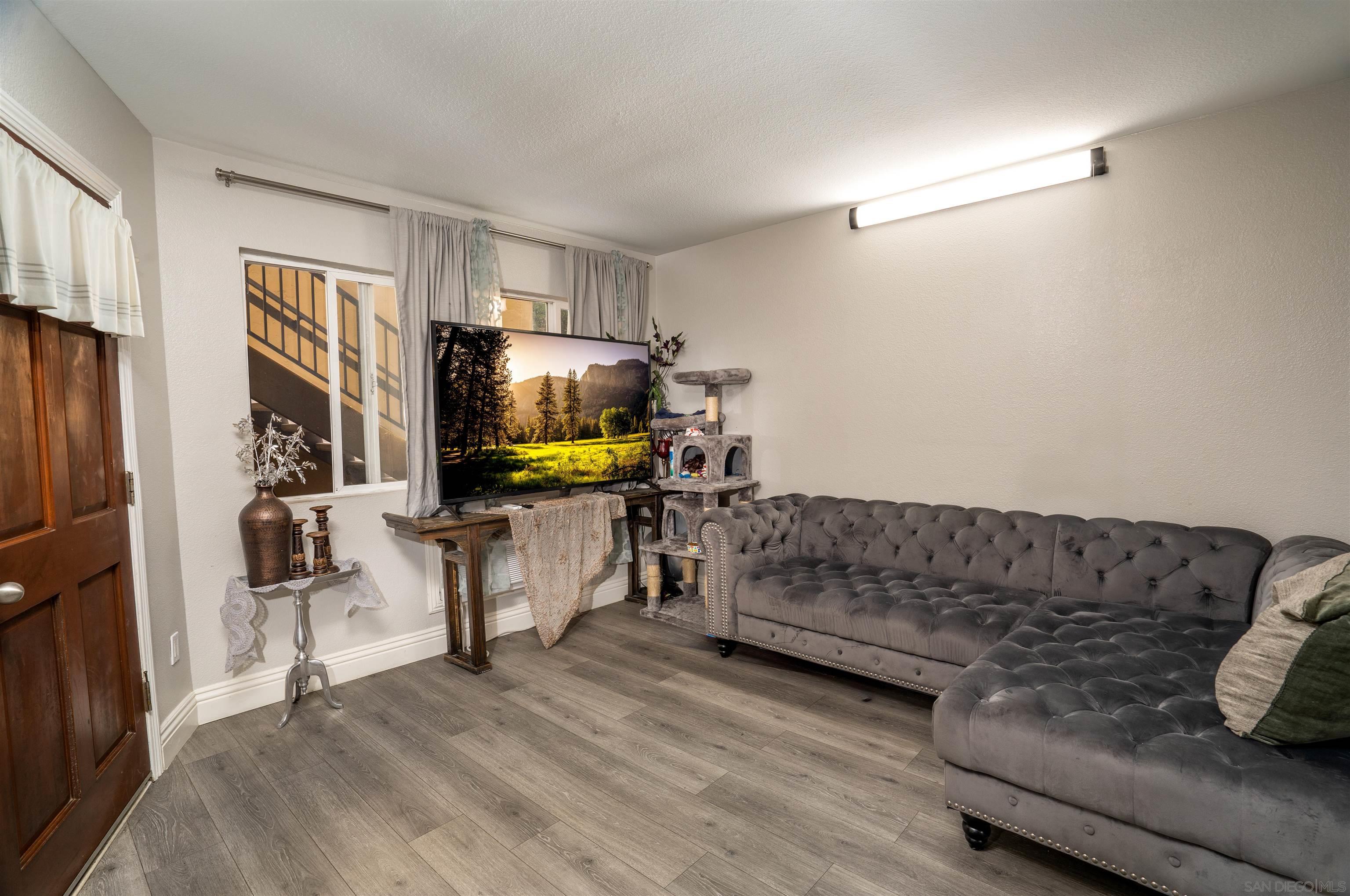 1160 E Lexington Ave 6