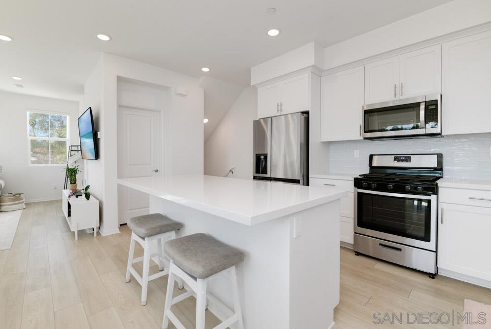 2329 Columba Glen