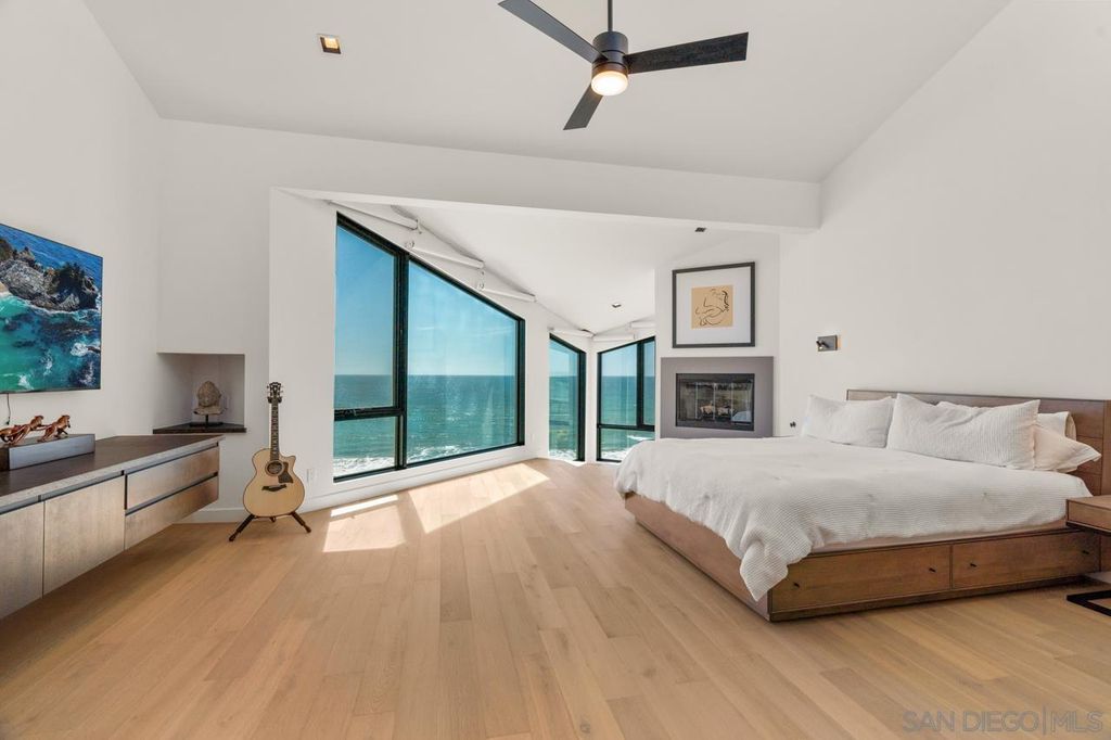 Photo of 135 S Sierra Ave #32, Solana Beach, CA 92075 (MLS # 250019776)