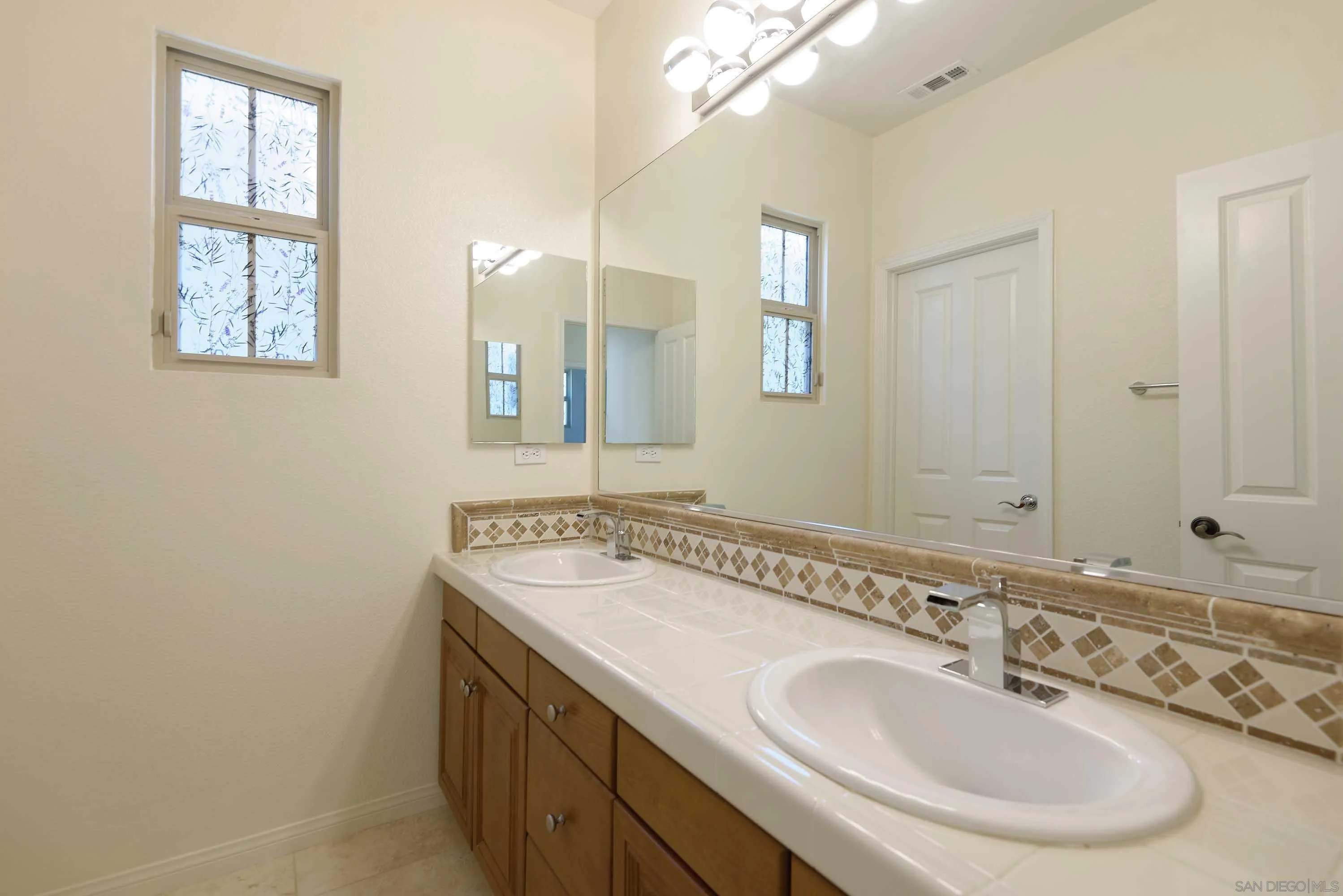 San Diego, California 92130, United States, 4 Bedrooms Bedrooms, ,3 BathroomsBathrooms,Residential,Pending,85729