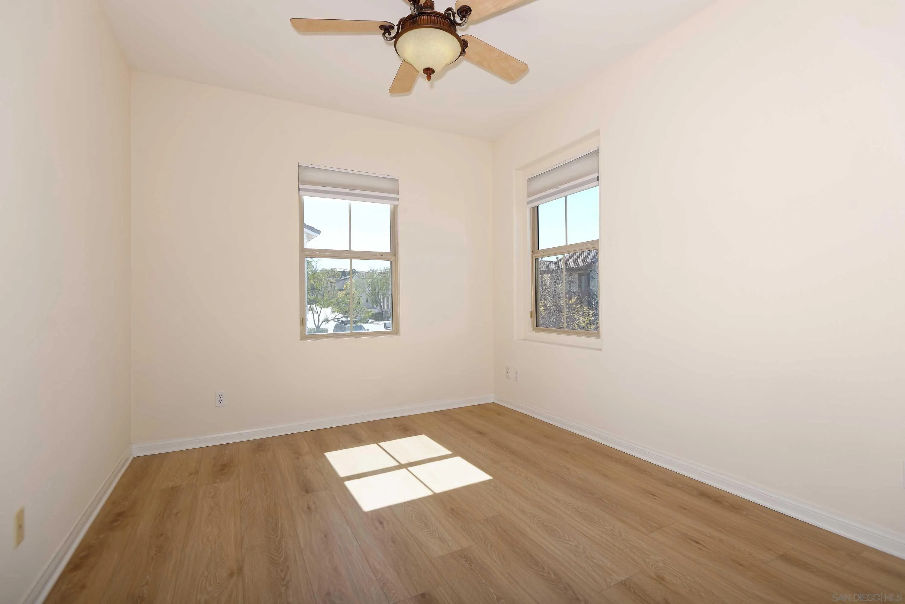 San Diego, California 92130, United States, 4 Bedrooms Bedrooms, ,3 BathroomsBathrooms,Residential,Pending,85729