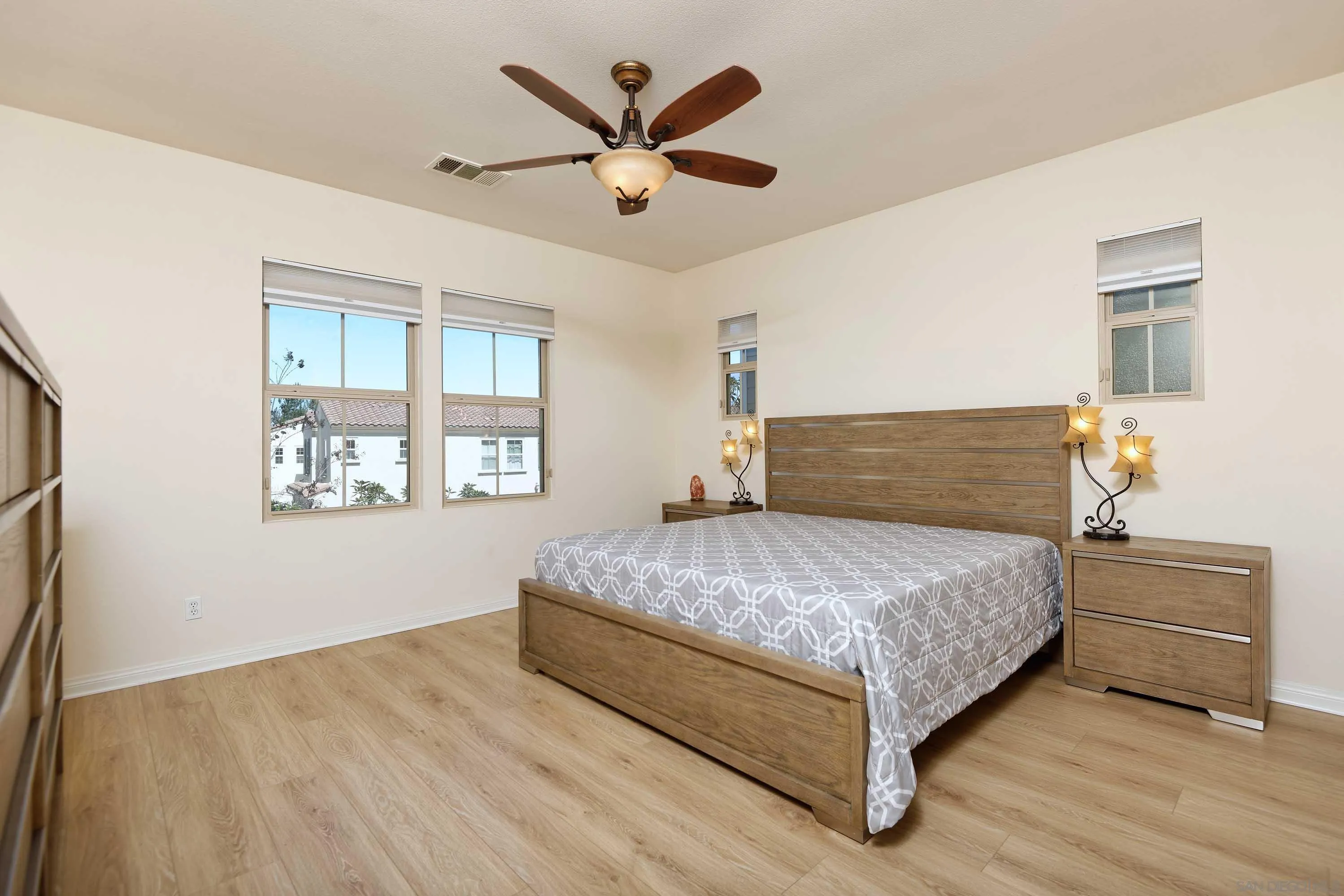 San Diego, California 92130, United States, 4 Bedrooms Bedrooms, ,3 BathroomsBathrooms,Residential,Pending,85729