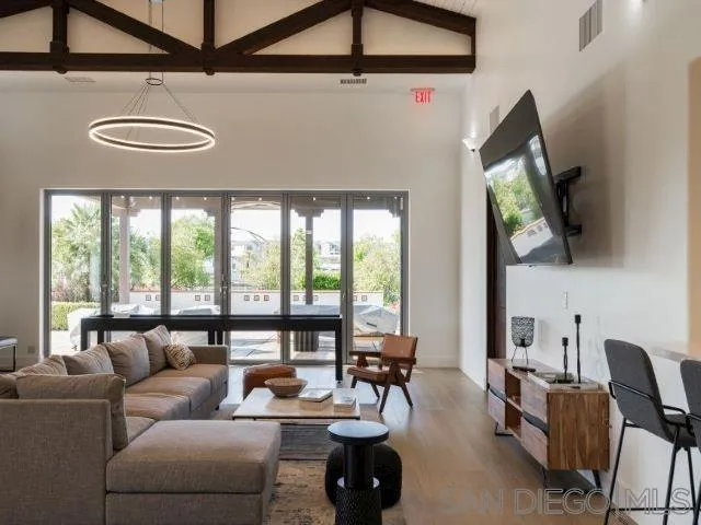 San Diego, California 92130, United States, 4 Bedrooms Bedrooms, ,3 BathroomsBathrooms,Residential,Pending,85729