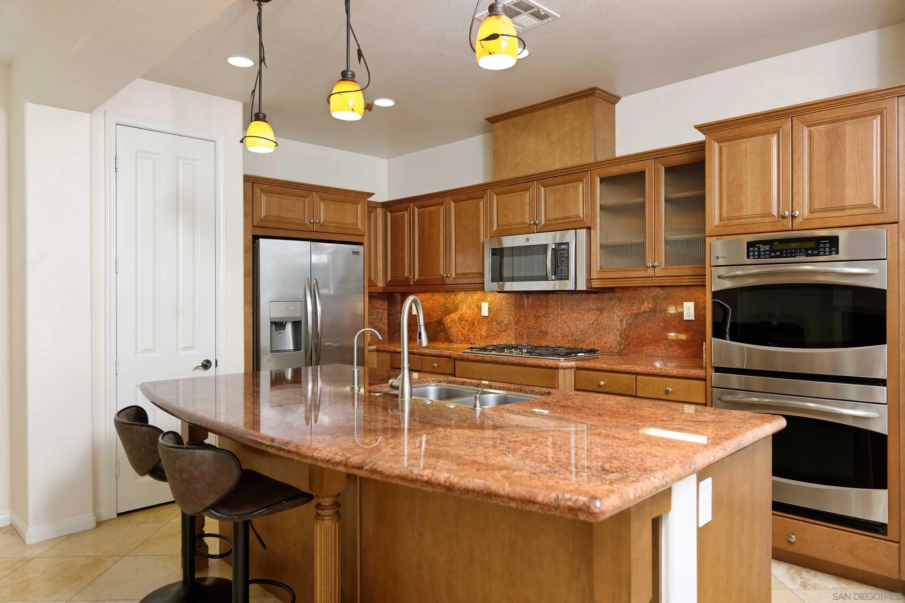 San Diego, California 92130, United States, 4 Bedrooms Bedrooms, ,3 BathroomsBathrooms,Residential,Pending,85729