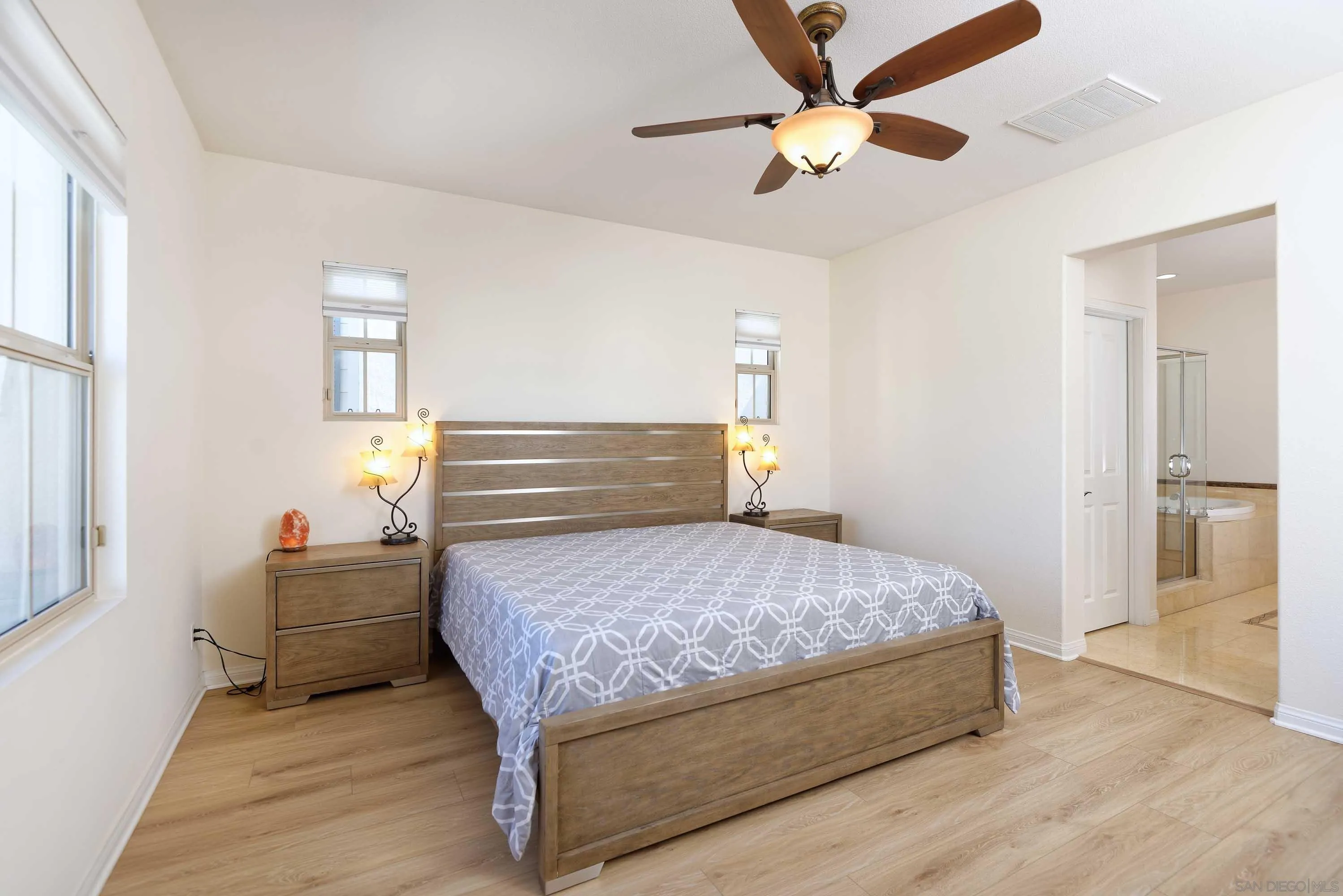 San Diego, California 92130, United States, 4 Bedrooms Bedrooms, ,3 BathroomsBathrooms,Residential,Pending,85729